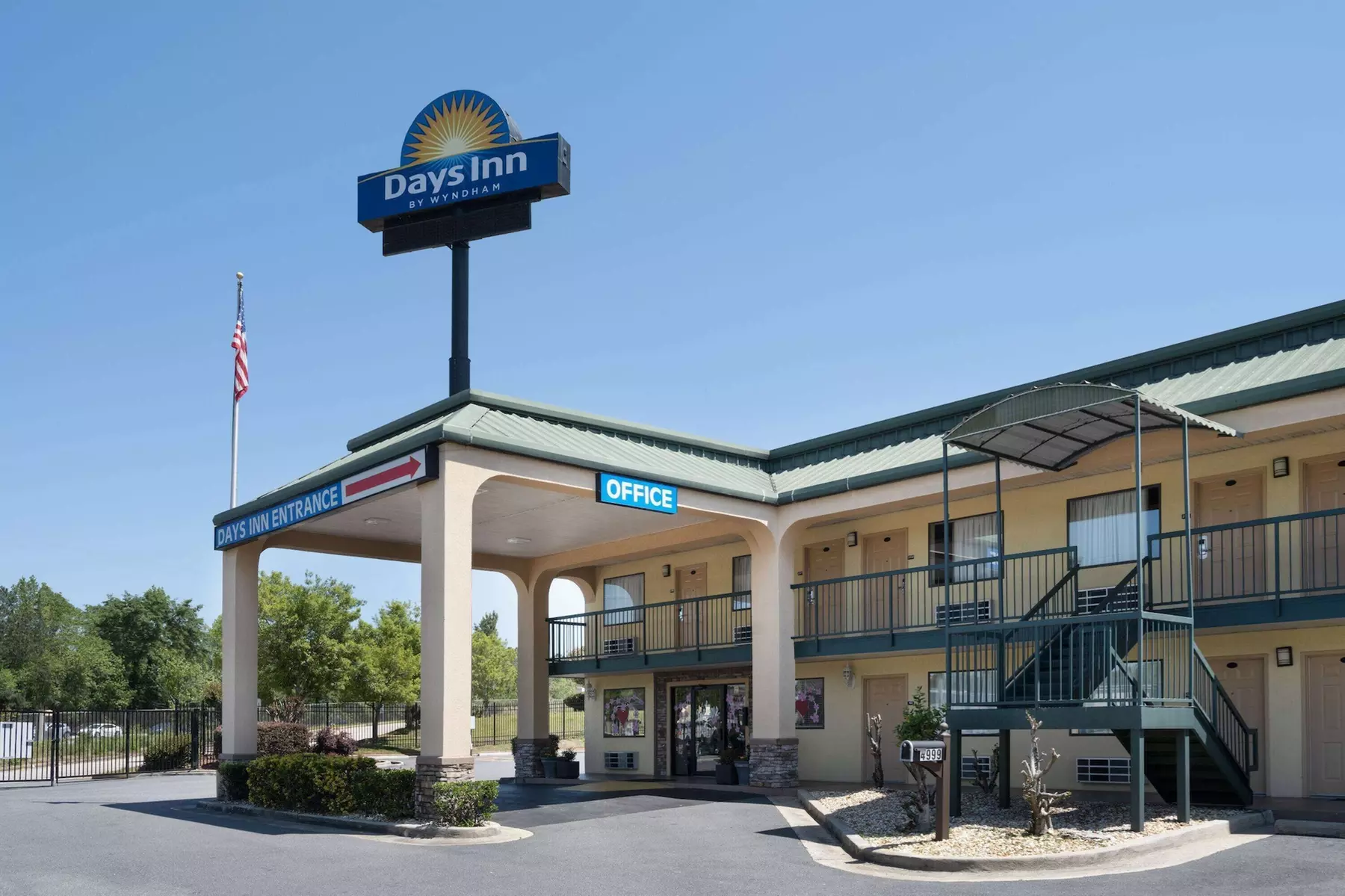 Days Inn by Wyndham Macon I-475 - Primary Image