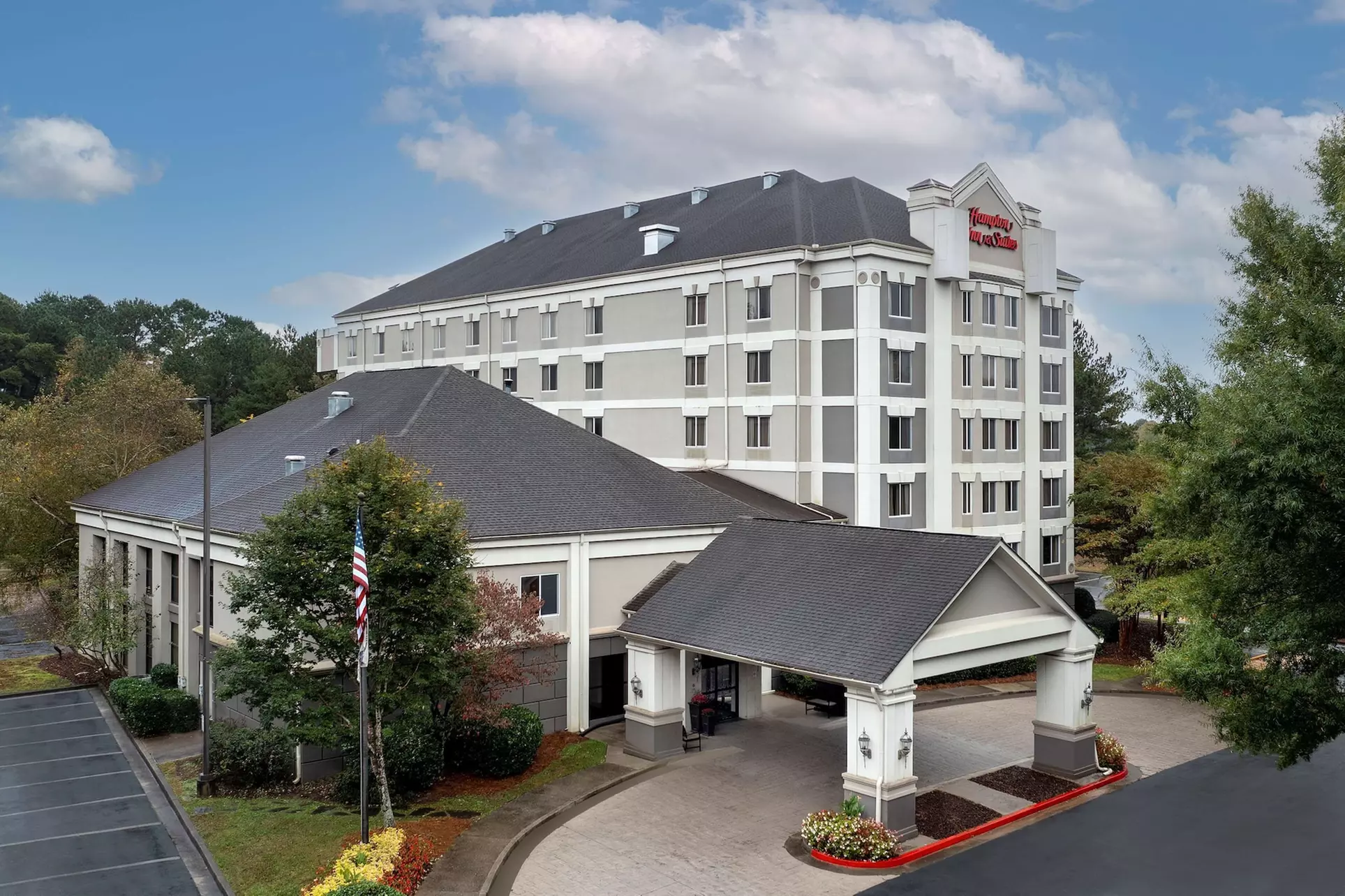 Hampton Inn & Suites Alpharetta - Primary Image