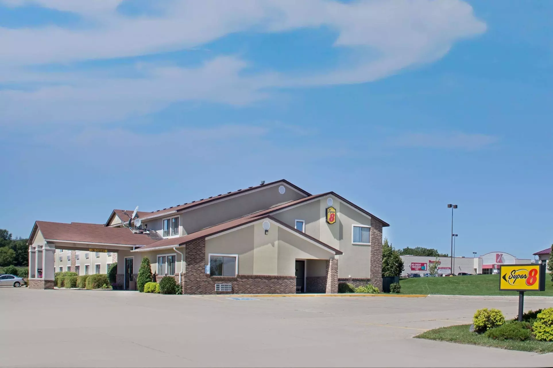 Super 8 by Wyndham Charles City - Primary Image
