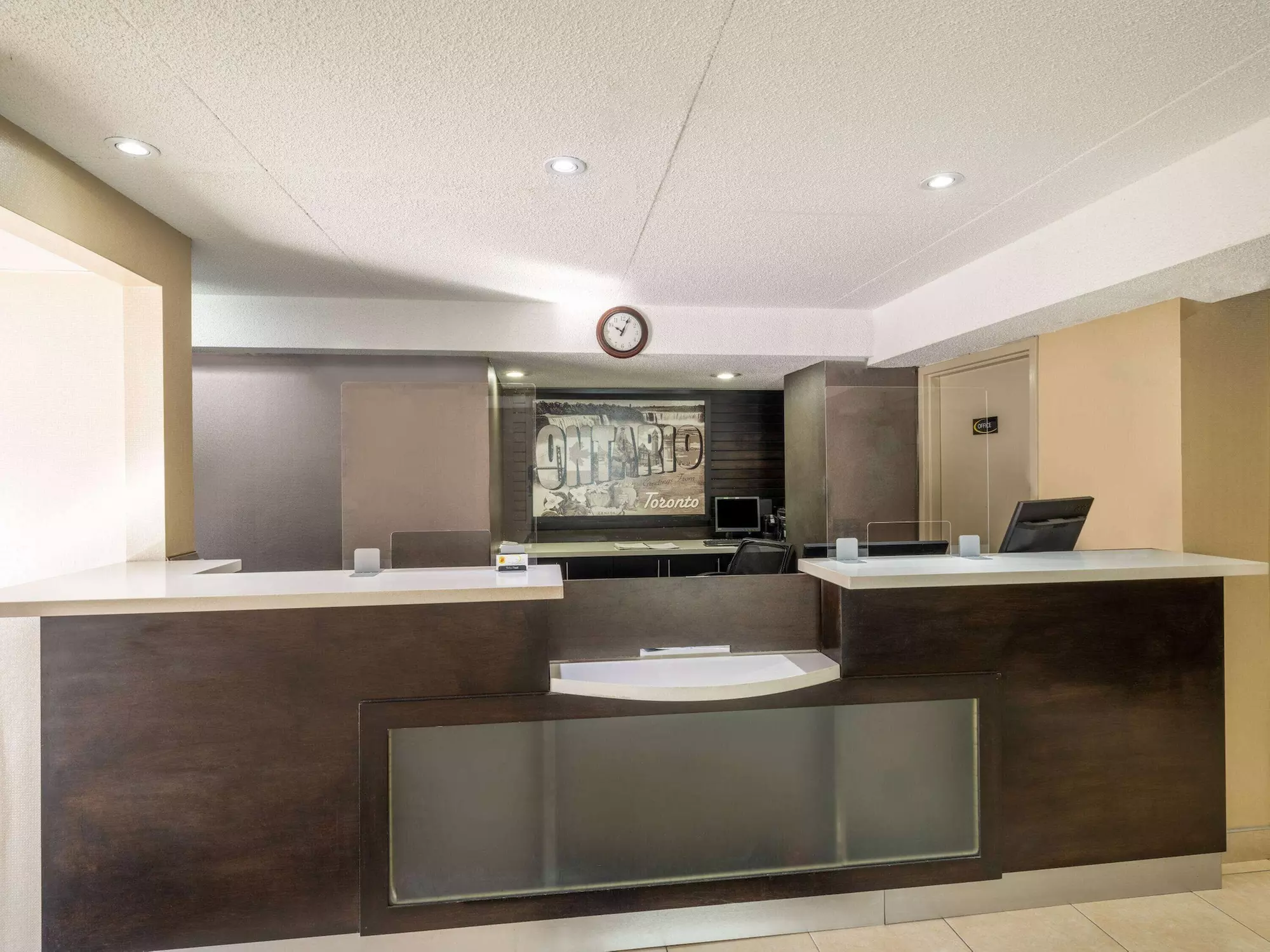 Super 8 by Wyndham Toronto East ON - Primary Image