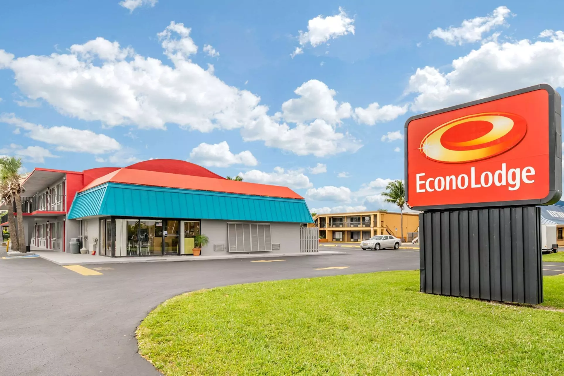 Econo Lodge North - Primary Image