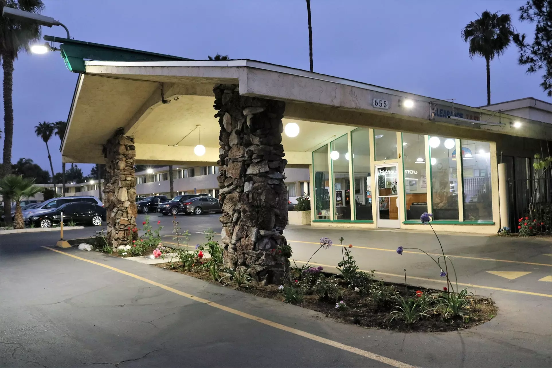 Valli Hi Motel - Primary Image
