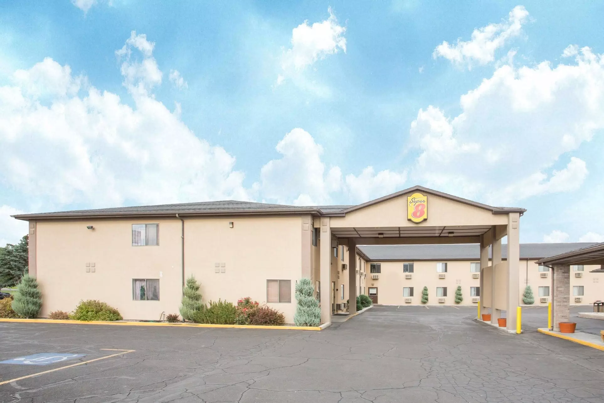 Super 8 by Wyndham Elko - Primary Image