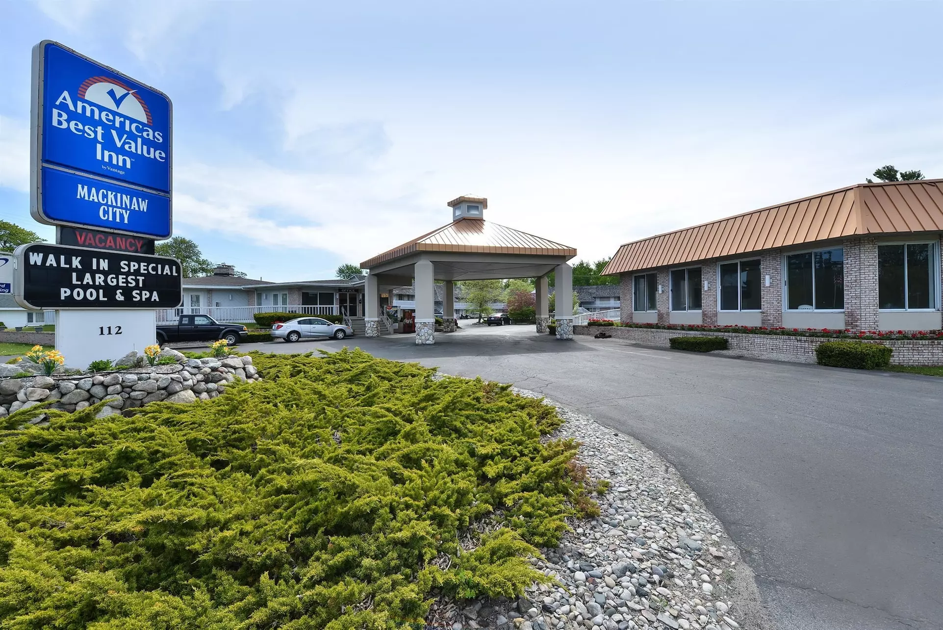 Americas Best Value Inn Mackinaw City - Primary Image
