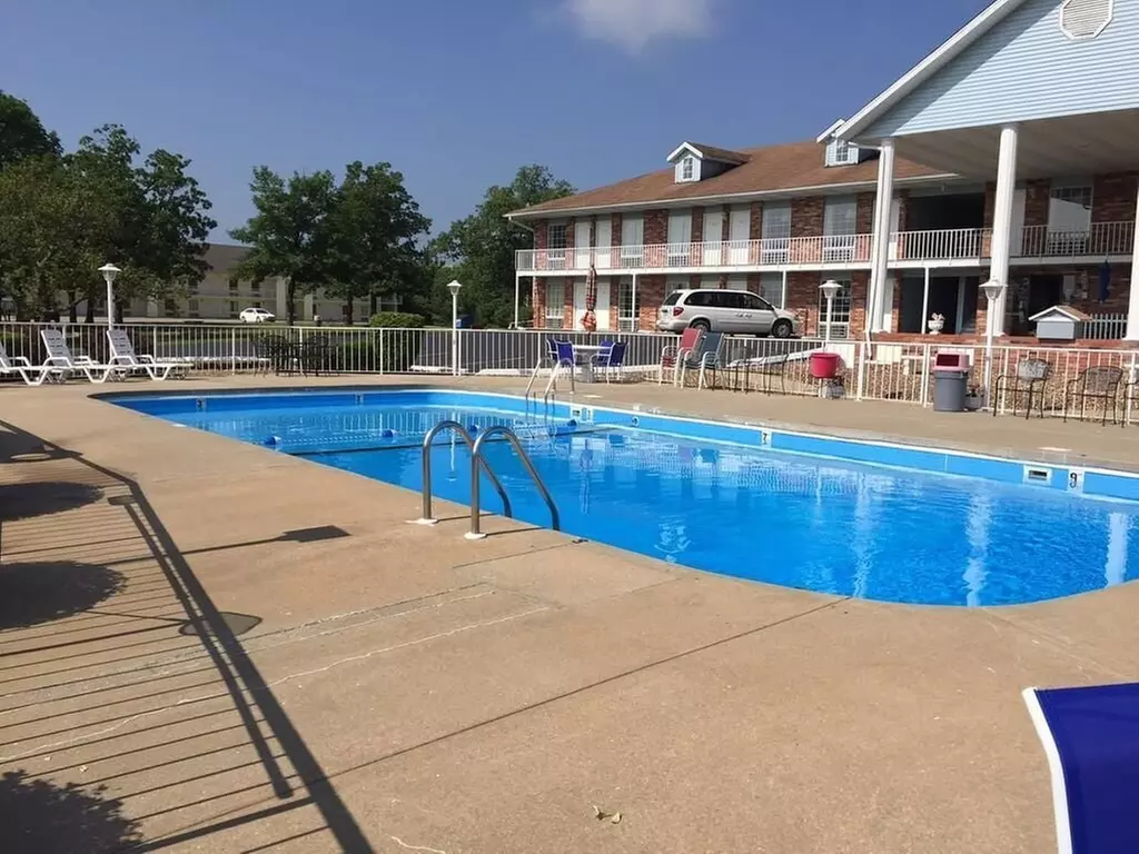 Twelve Oaks Inn - Primary Image