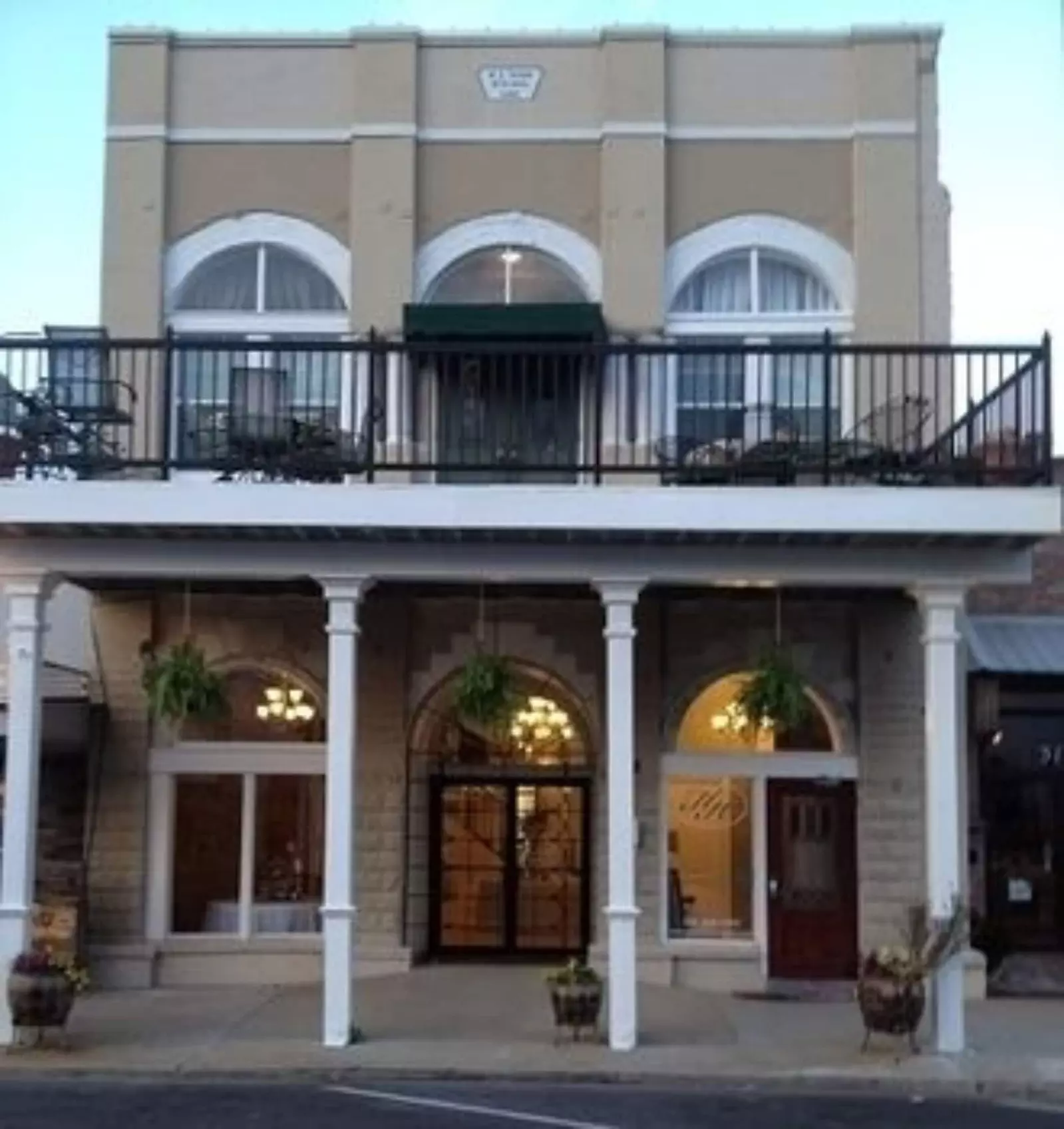 Hamilton House Inn - Primary Image