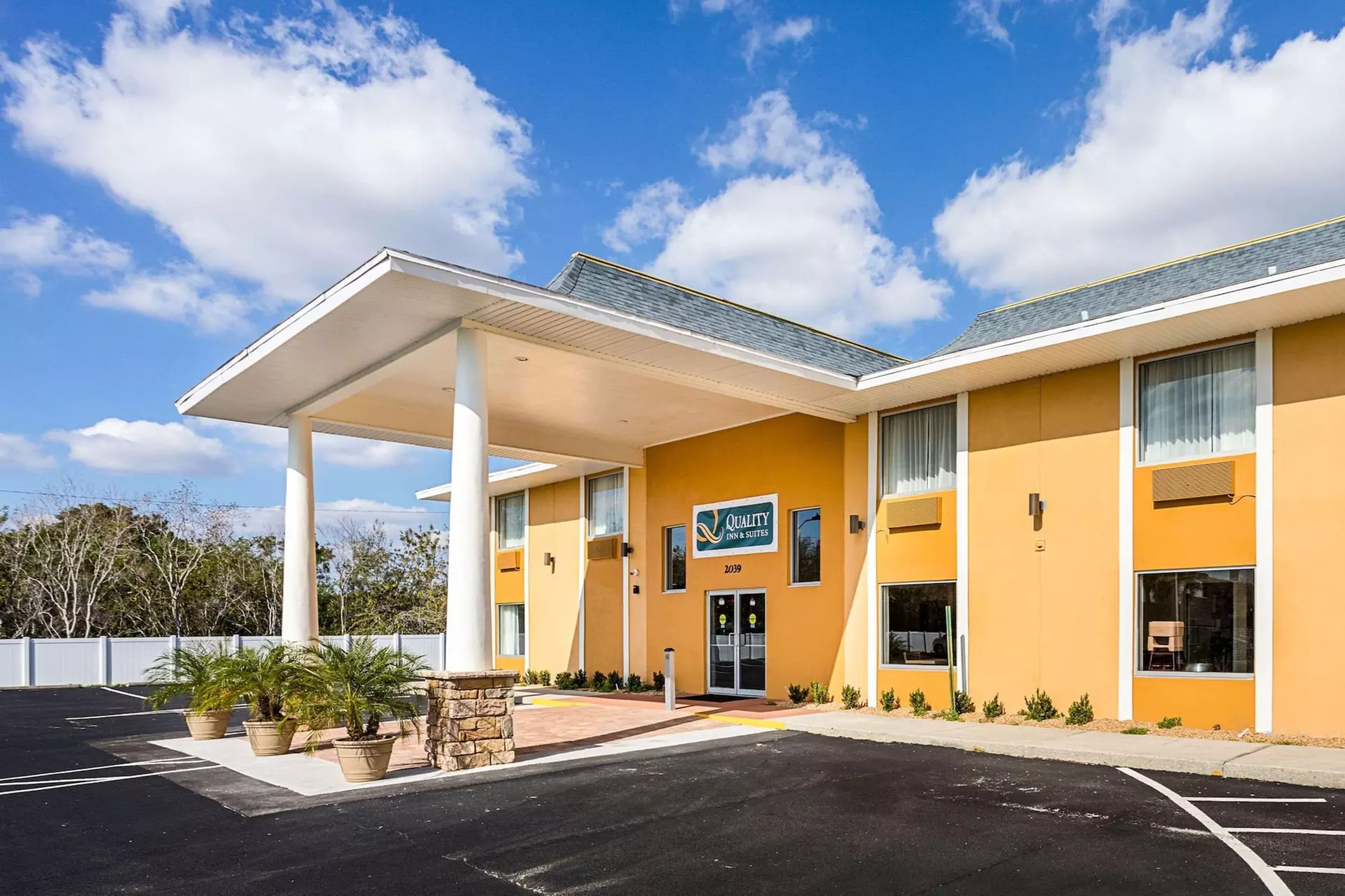 Quality Inn & Suites Heritage Park - Primary Image