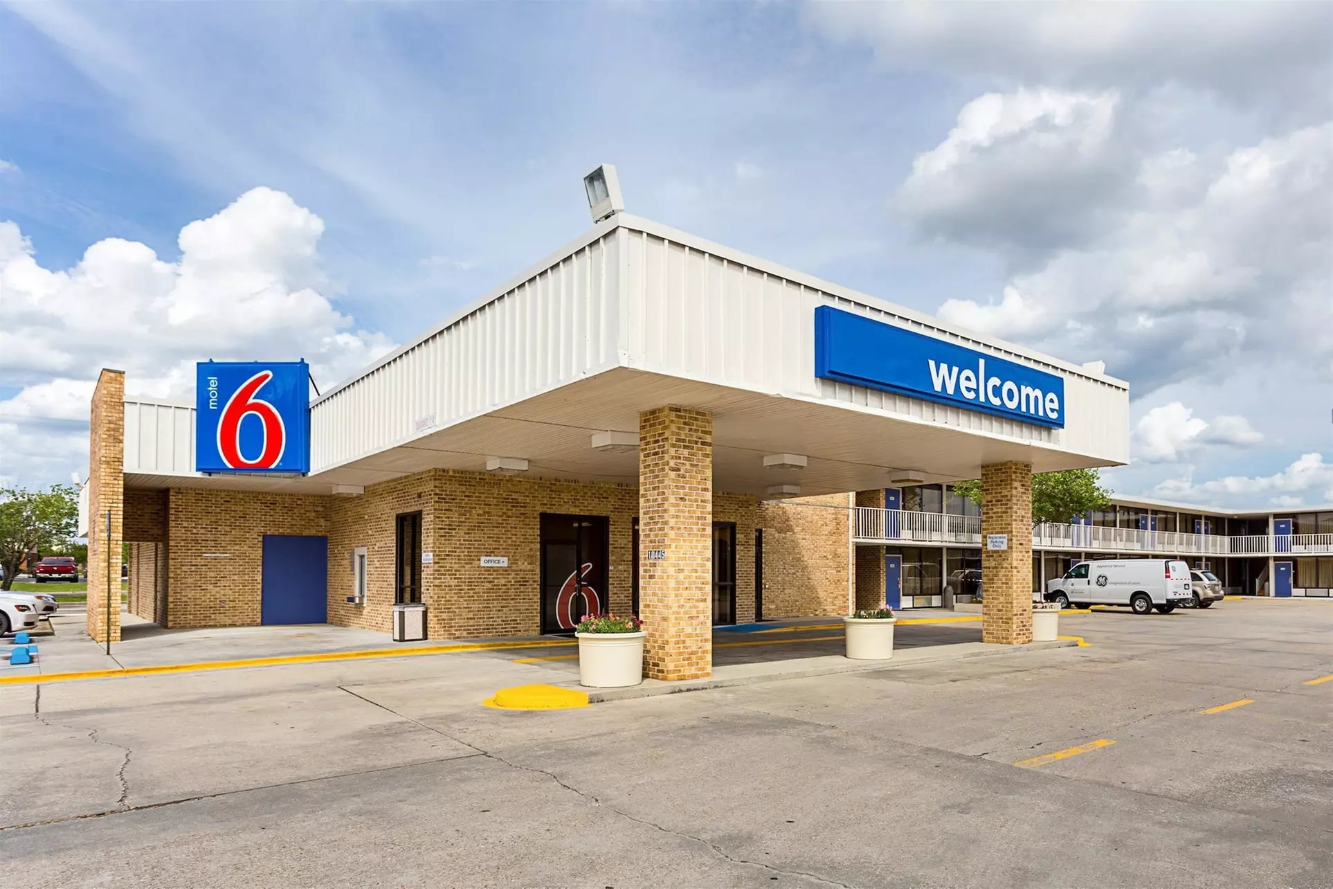 Motel 6 Baton Rouge, LA - Southeast - Primary Image