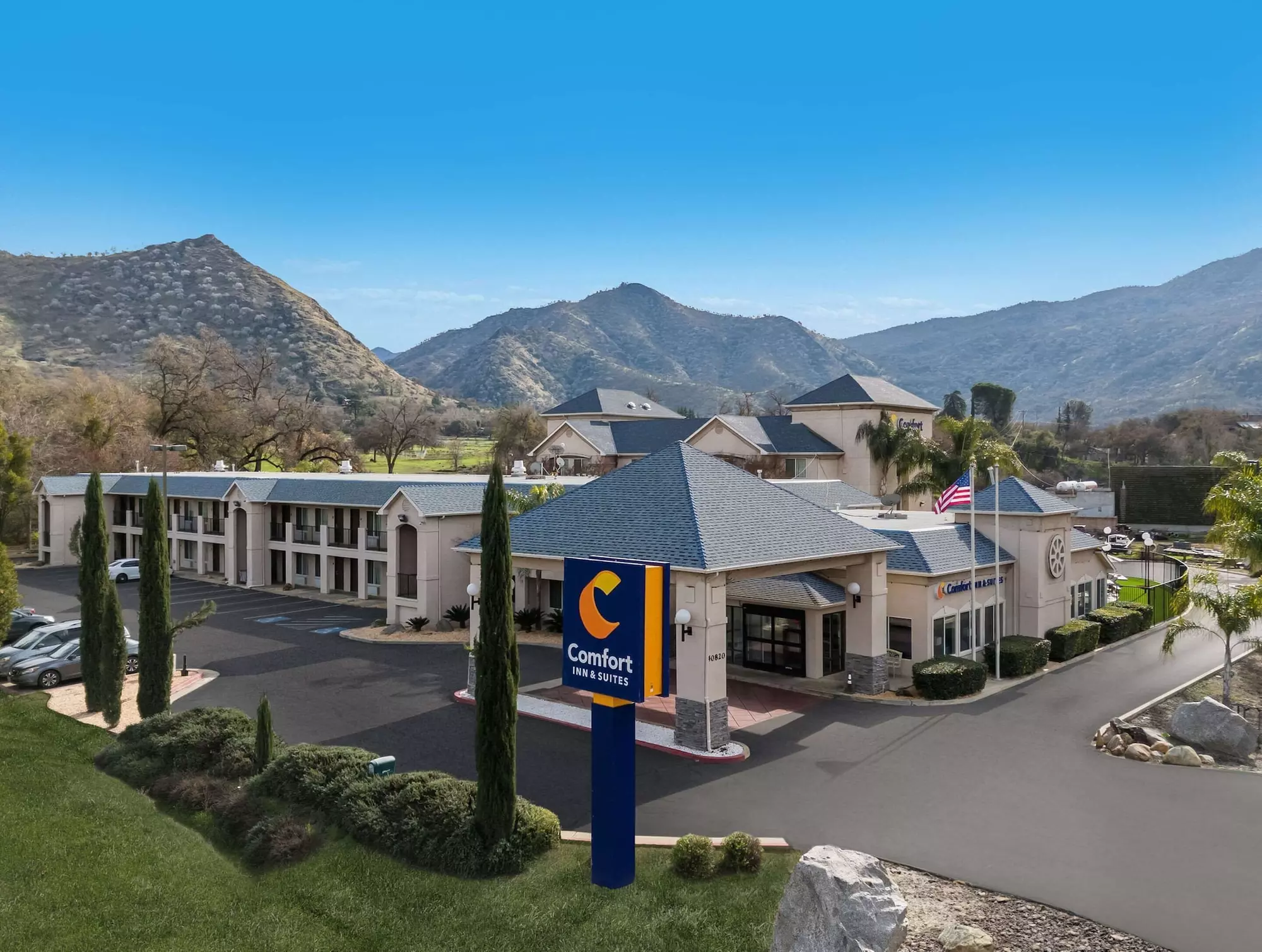 Comfort Inn & Suites Sequoia/Kings Canyon - Primary Image