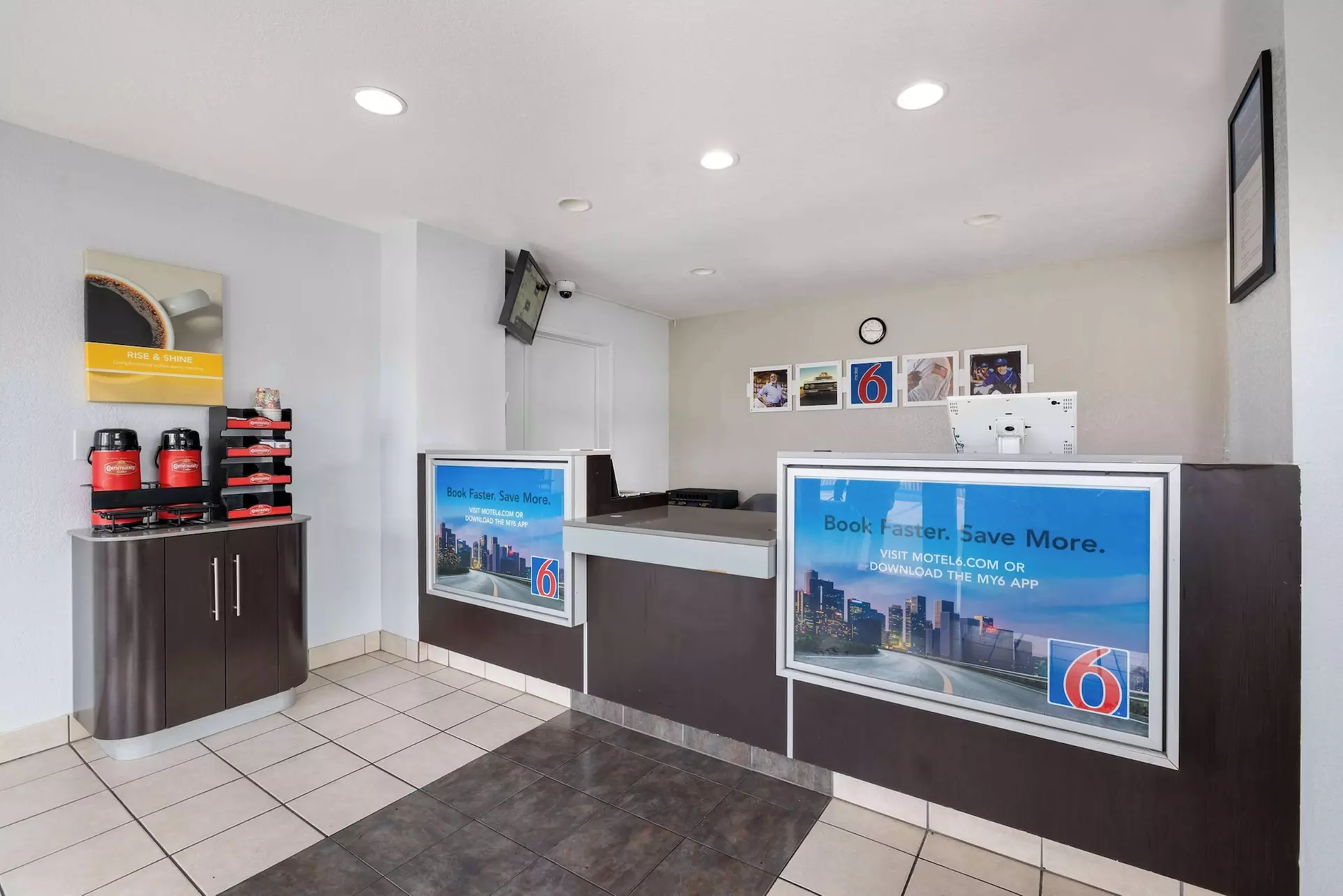 Motel 6 Santa Ana, CA - Primary Image