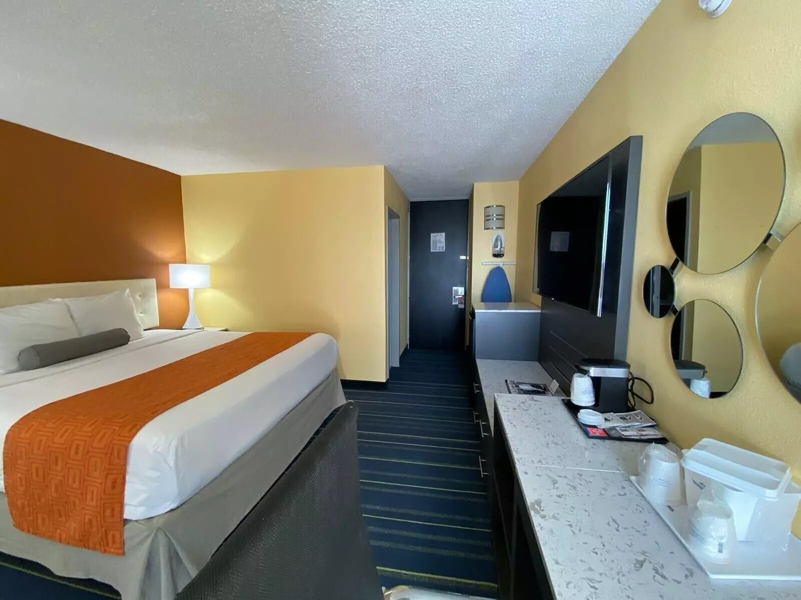 Howard Johnson by Wyndham Clifton NJ - Primary Image