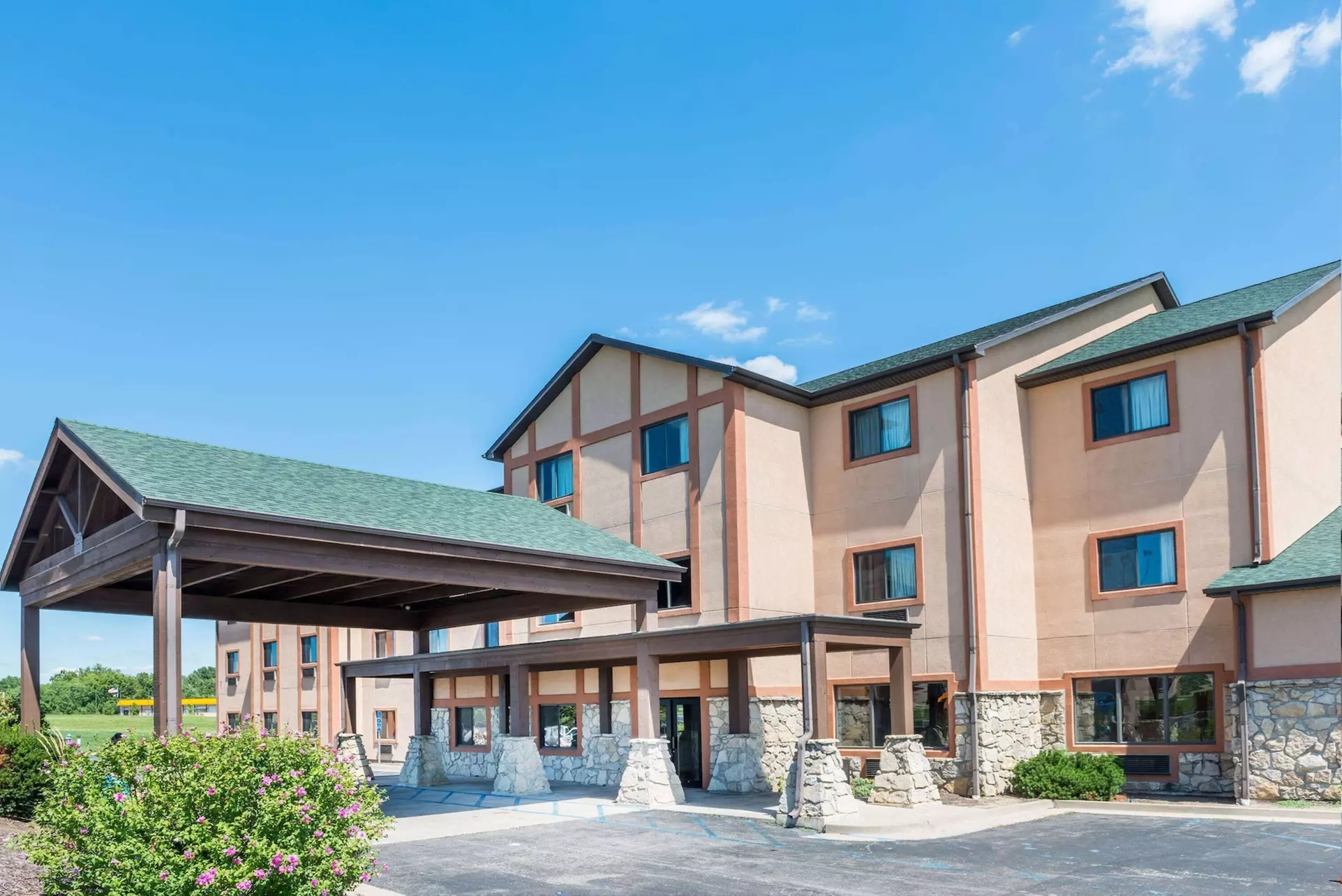 Super 8 by Wyndham Columbia East - Primary Image