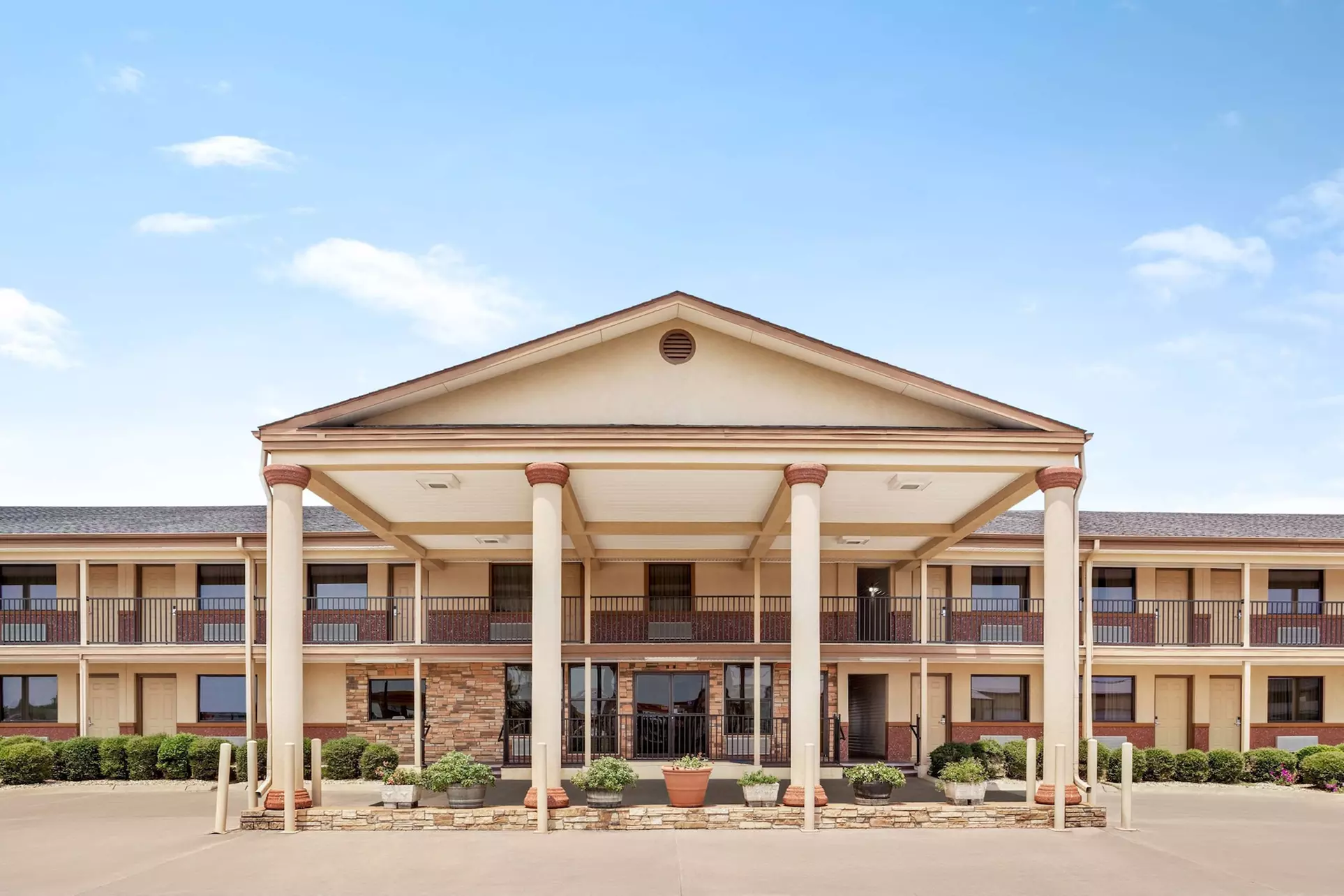 Days Inn by Wyndham Paris - Primary Image