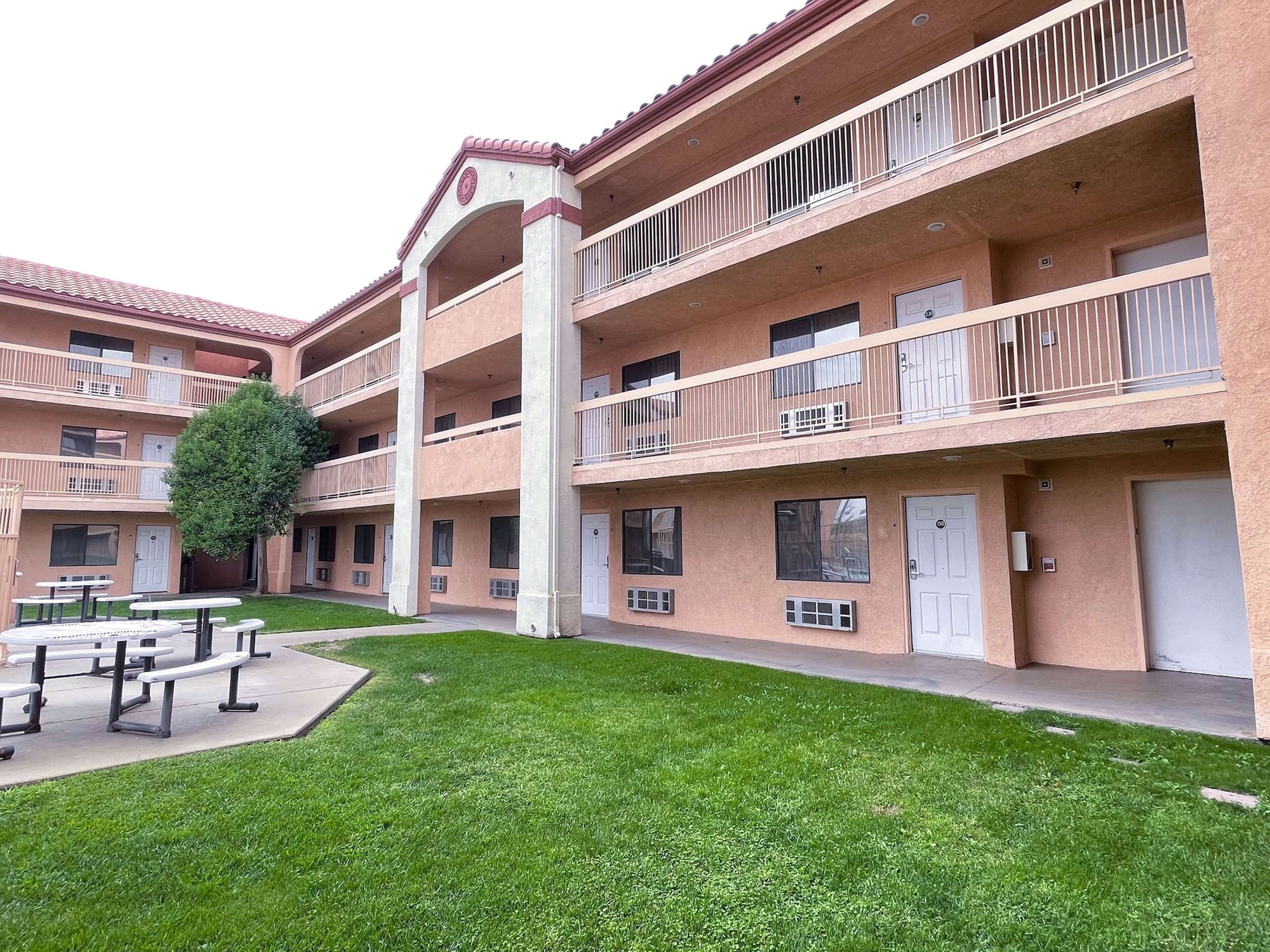 Motel 6 Barstow, CA – I15 and Lenwood Road