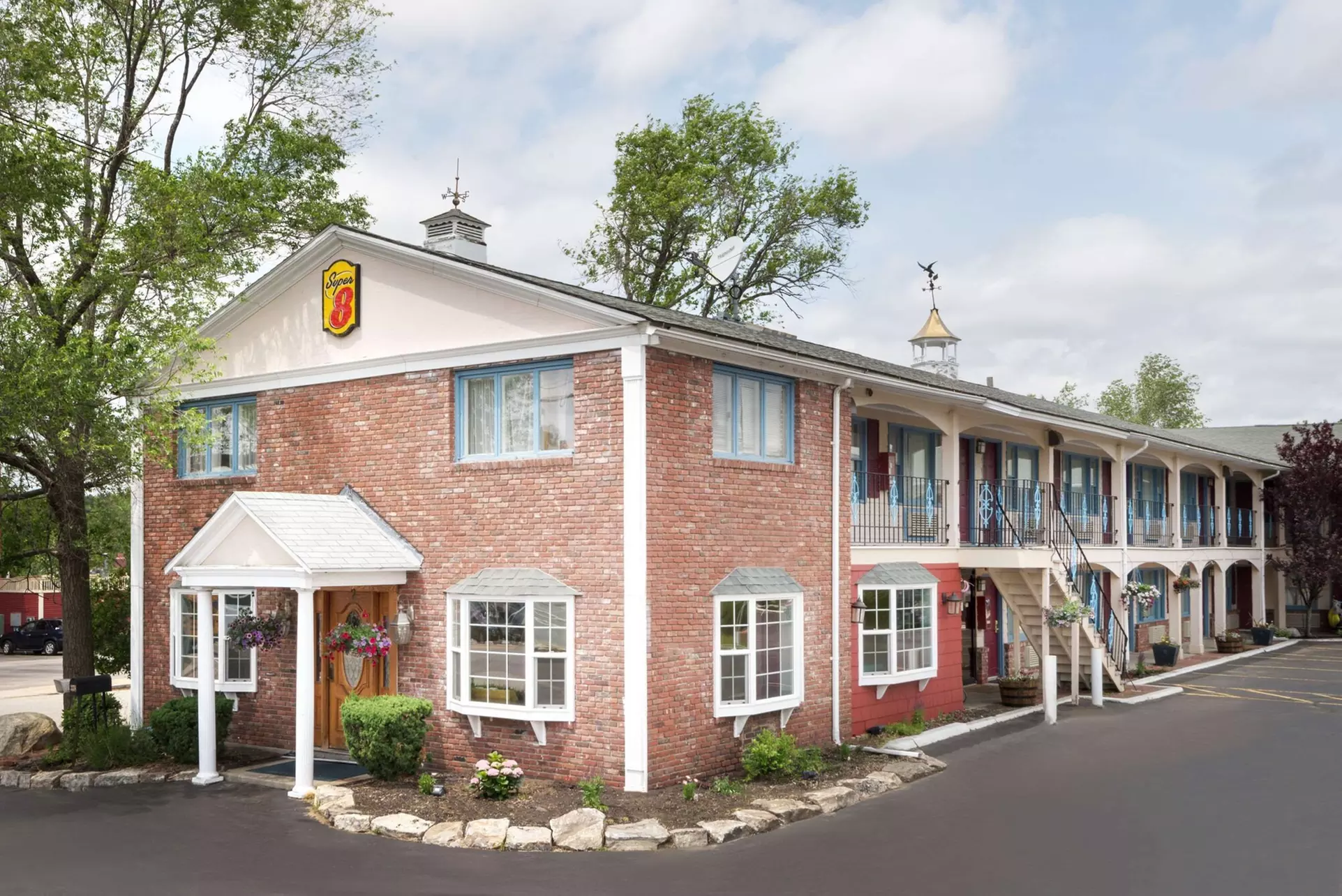 Super 8 by Wyndham Sturbridge - Primary Image