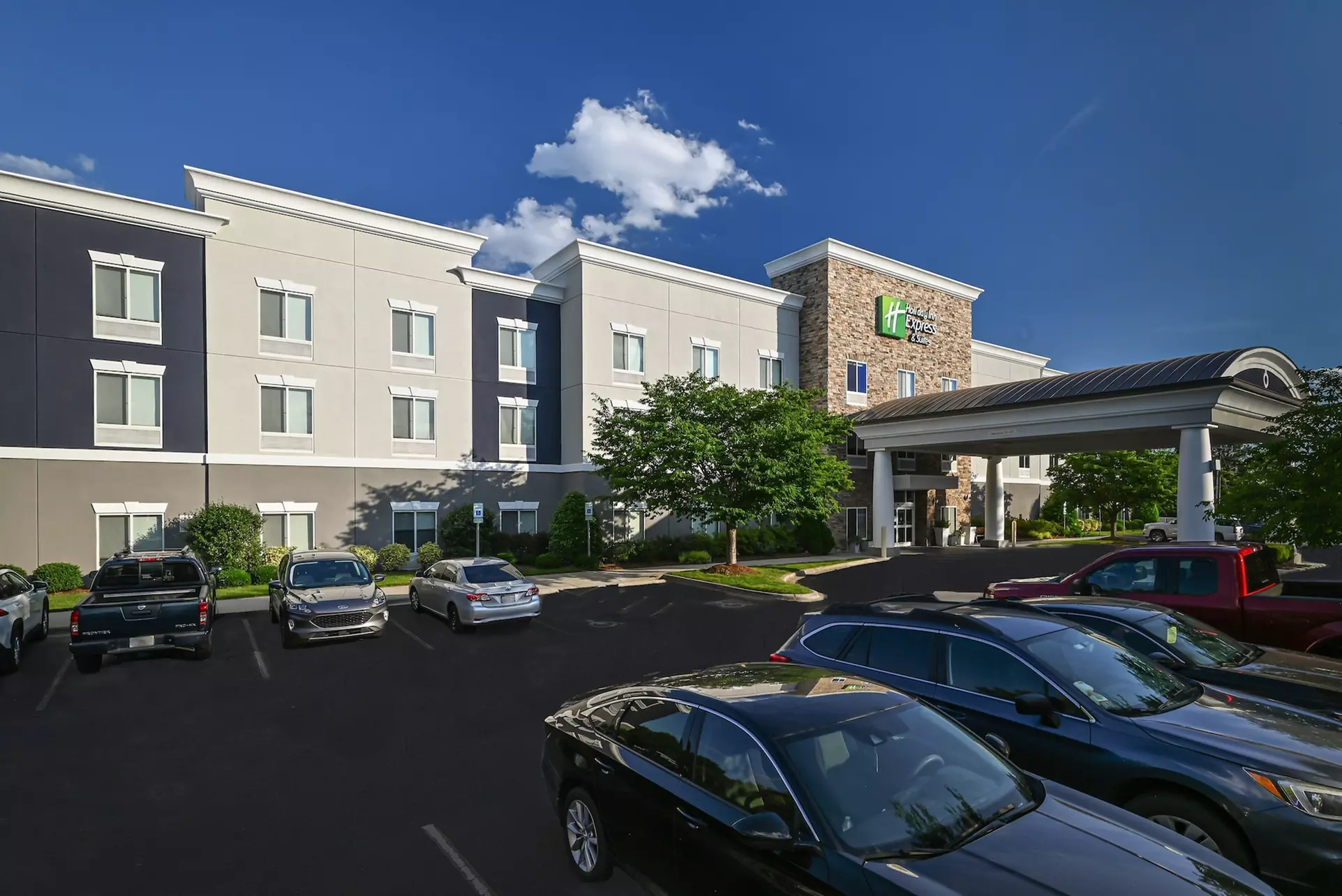 Holiday Inn Express & Suites Charlotte Southeast - Matthews by IHG - Primary Image