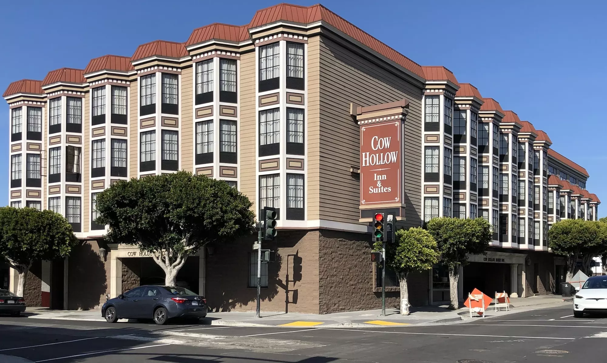 Cow Hollow Inn & Suites - Primary Image