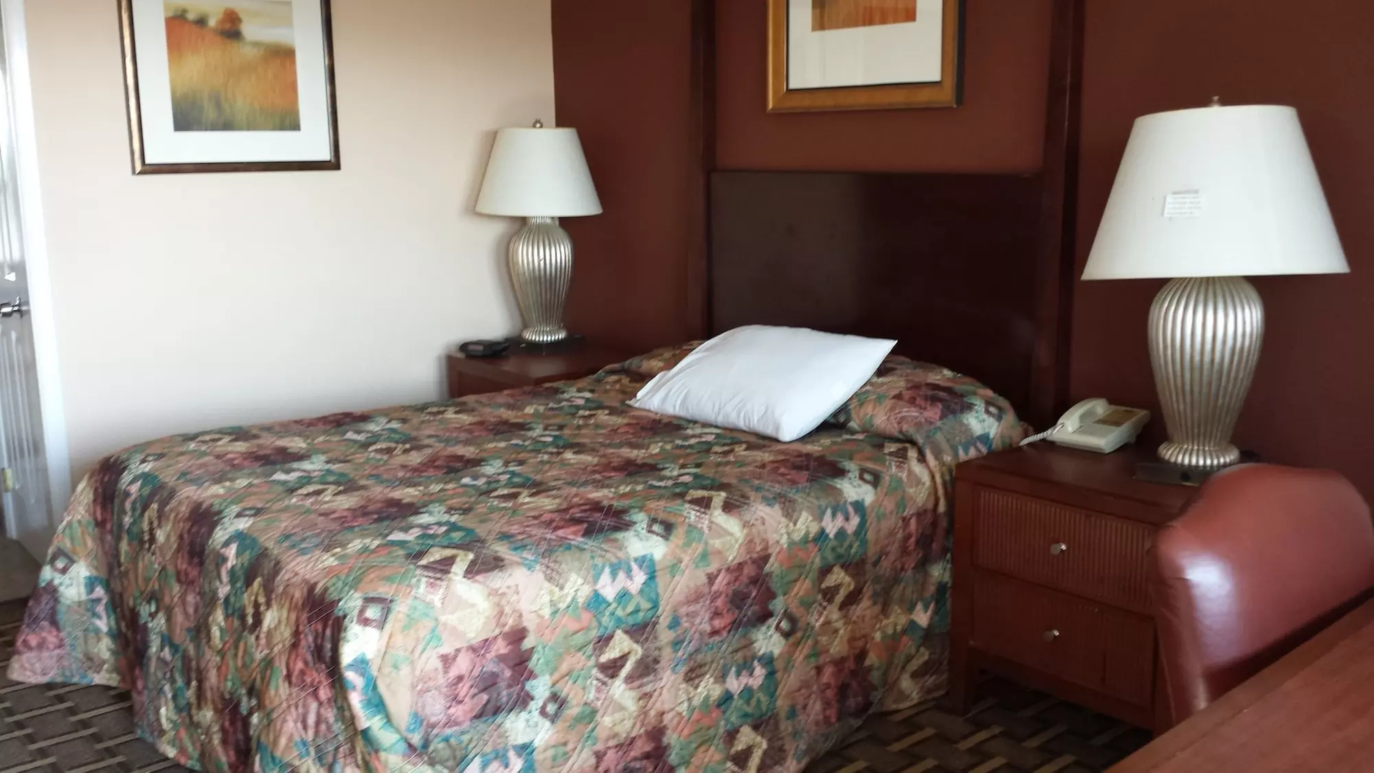 Executive Inn & Suites - Primary Image