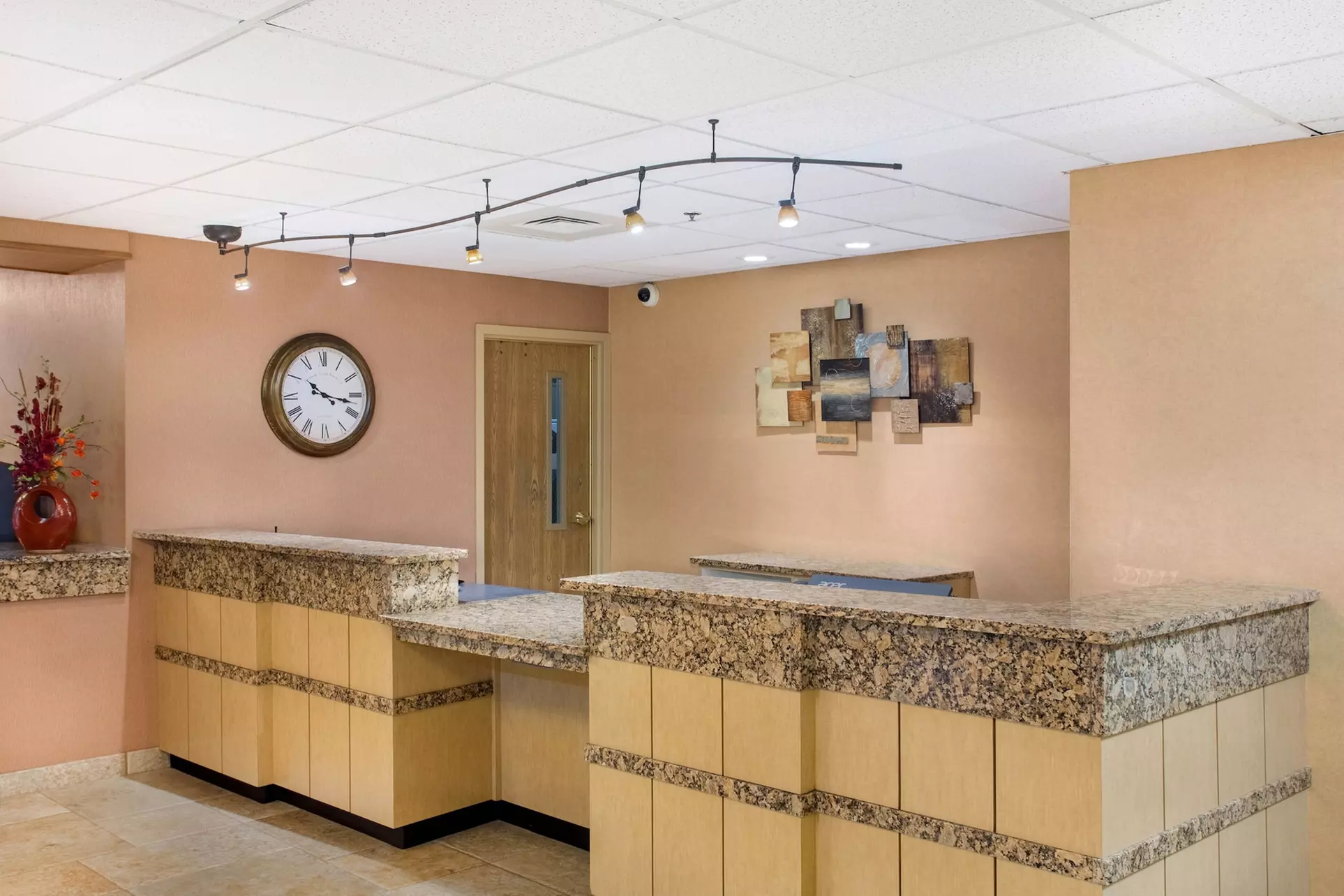 La Quinta Inn & Suites by Wyndham Springfield South - Primary Image
