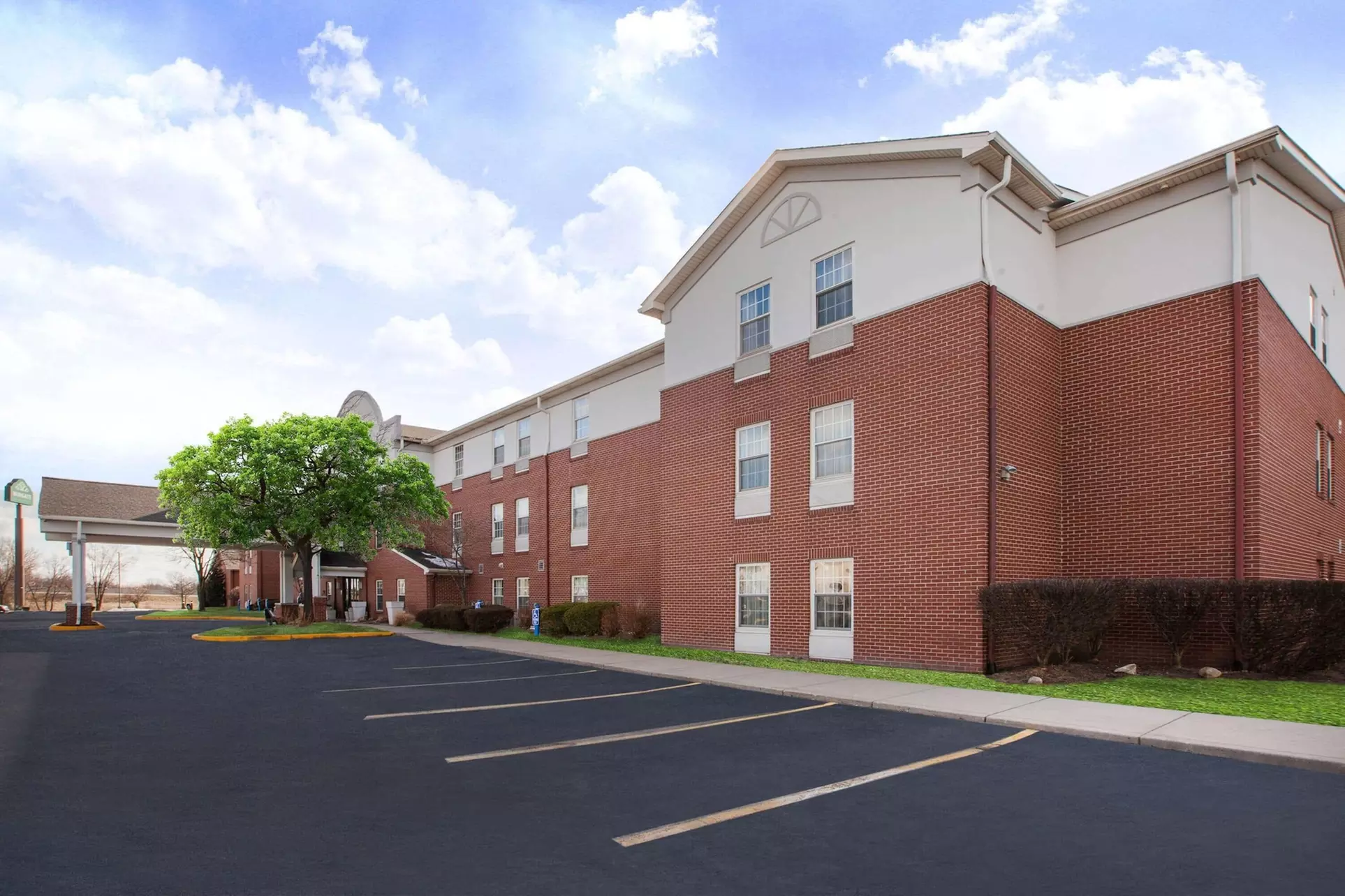 Wingate by Wyndham Roseville/Detroit - Primary Image
