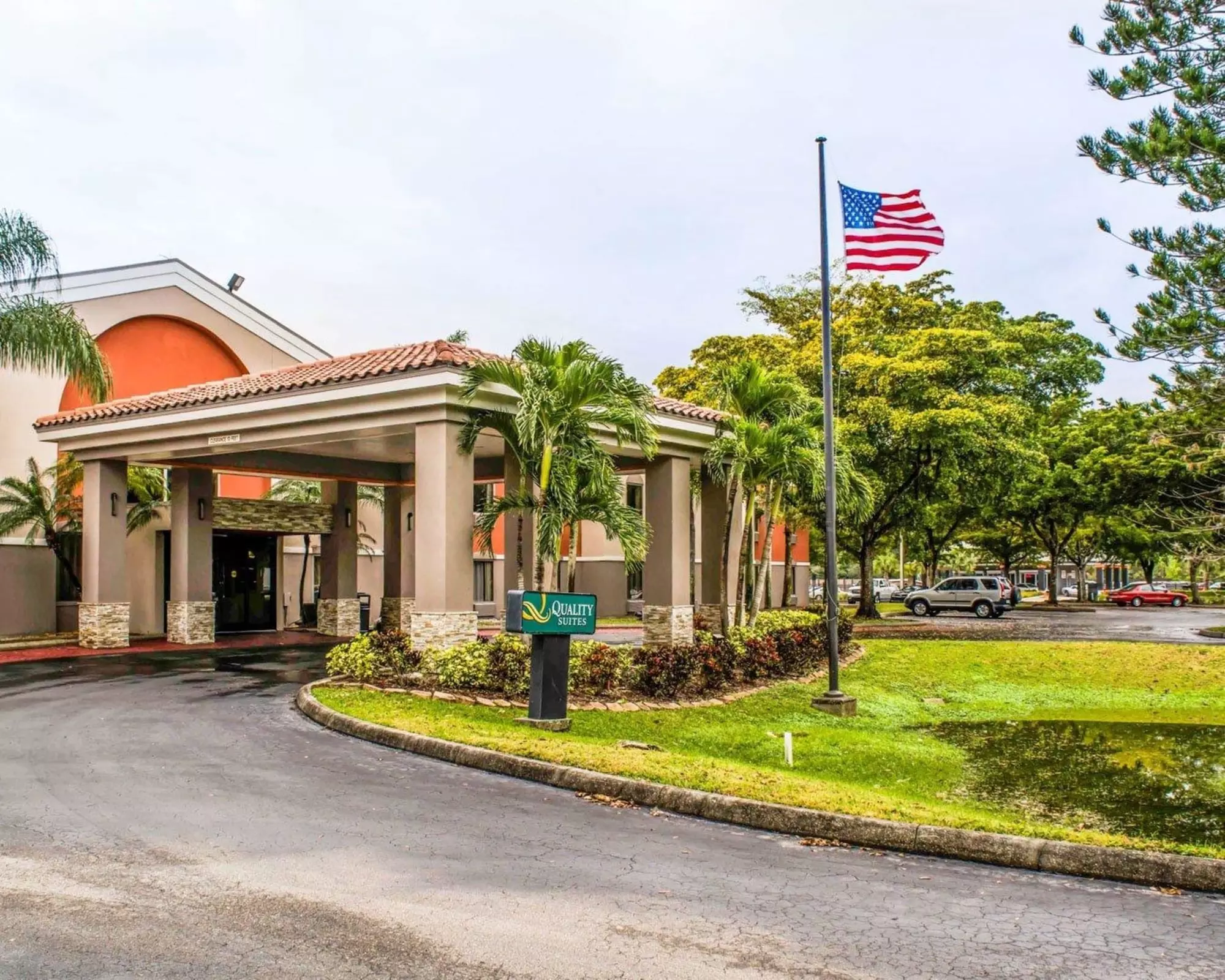 Quality Suites Fort Myers - I-75 - Primary Image