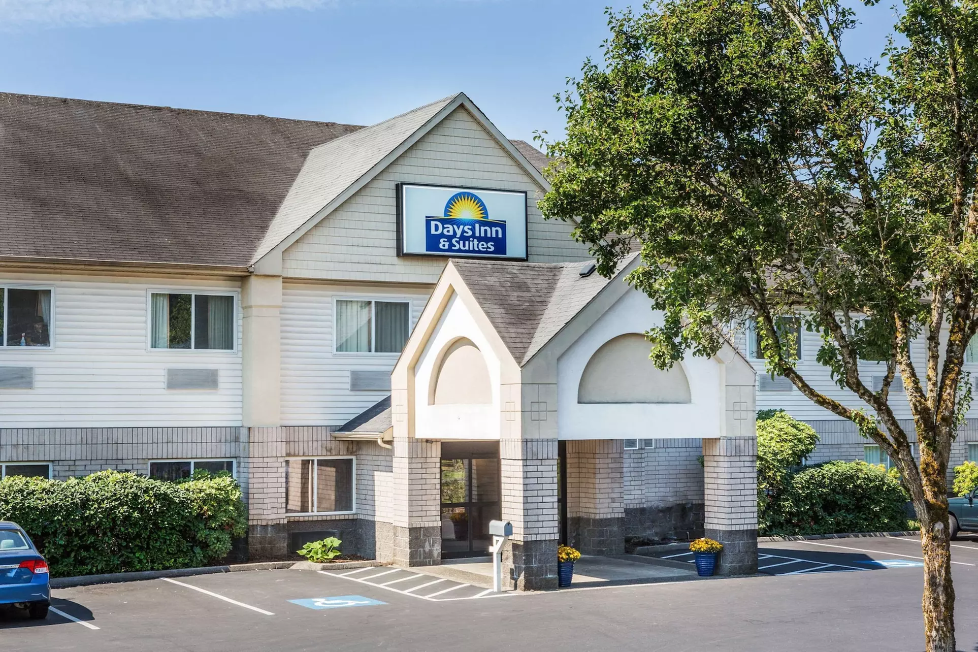Days Inn & Suites by Wyndham Vancouver - Primary Image