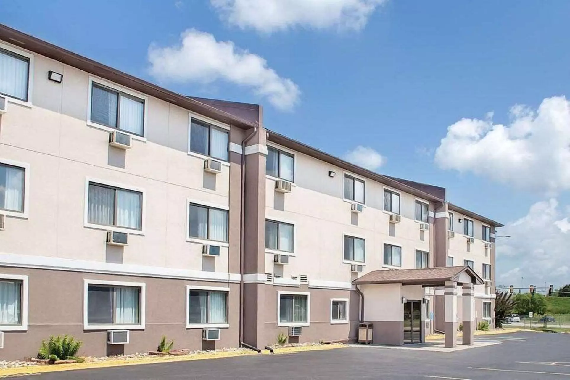 Boarders Inn & Suites by Cobblestone Hotels - Waterloo/Cedar Falls - Primary Image