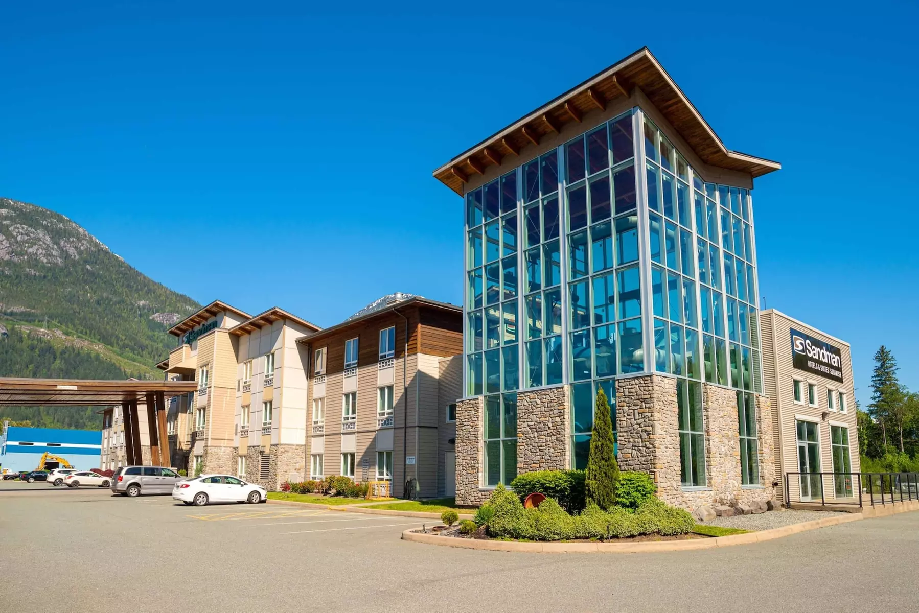 Sandman Hotel & Suites Squamish - Primary Image