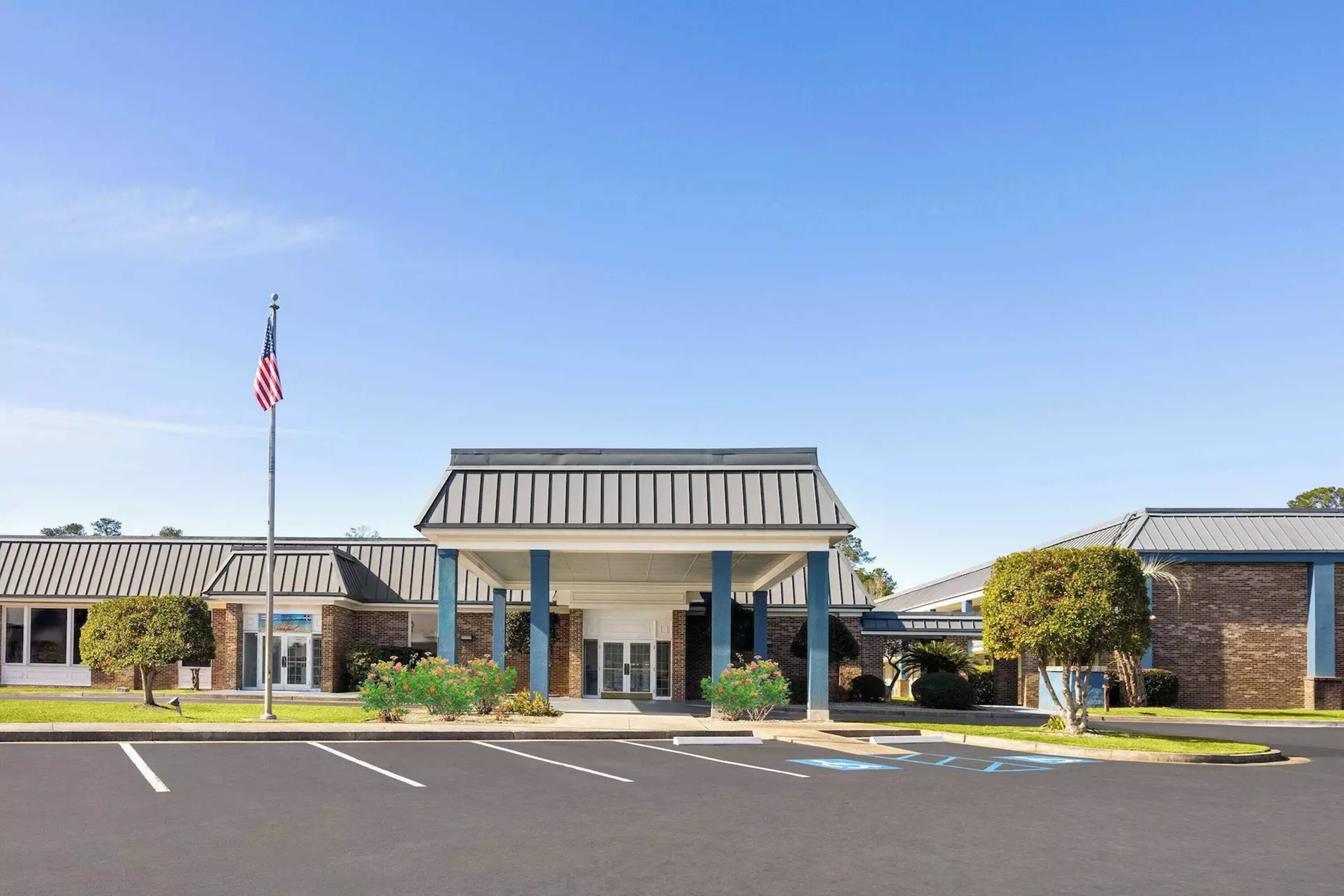 Days Inn by Wyndham Hinesville Near Fort Stewart - Primary Image