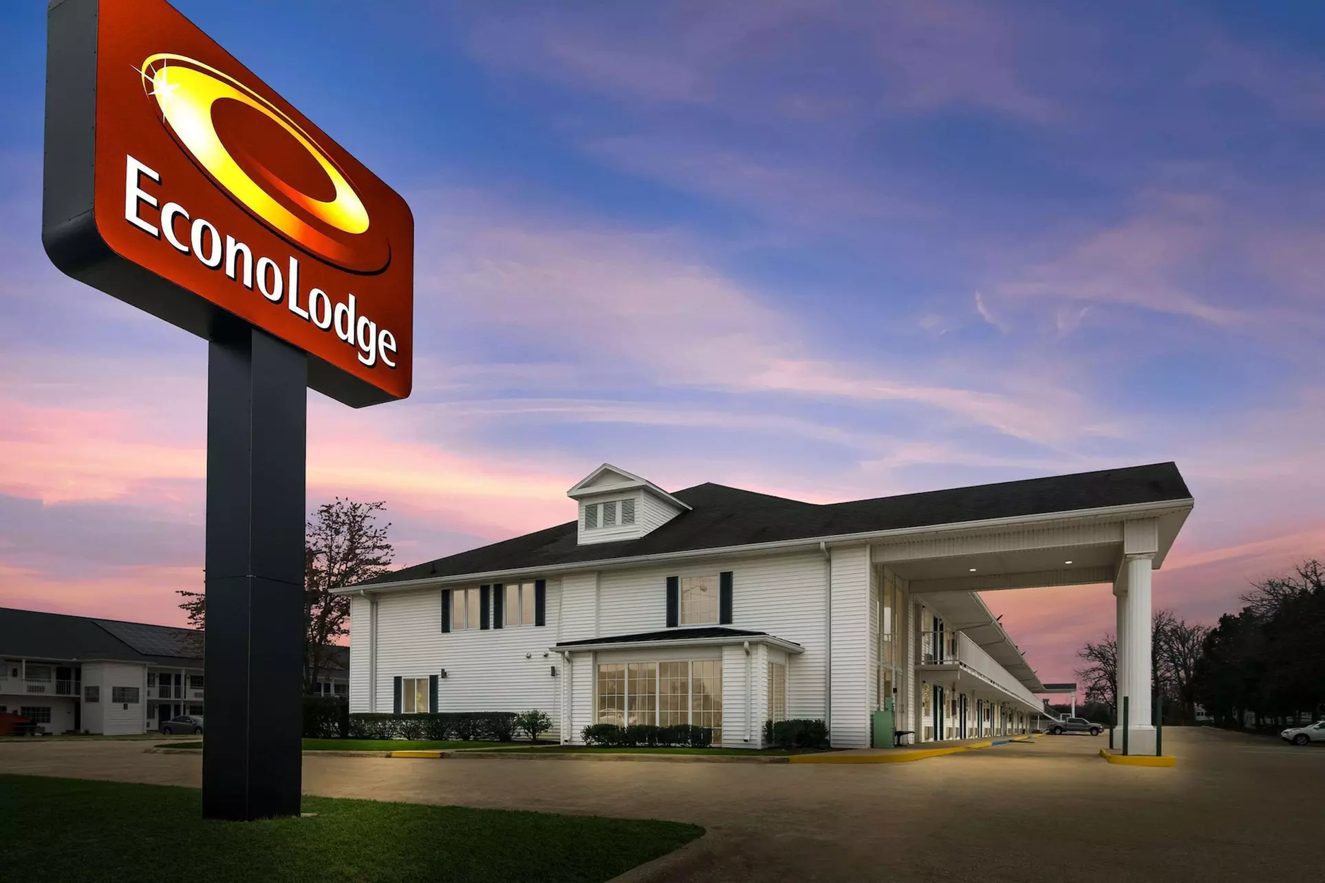Econo Lodge Branson Theater District - Primary Image