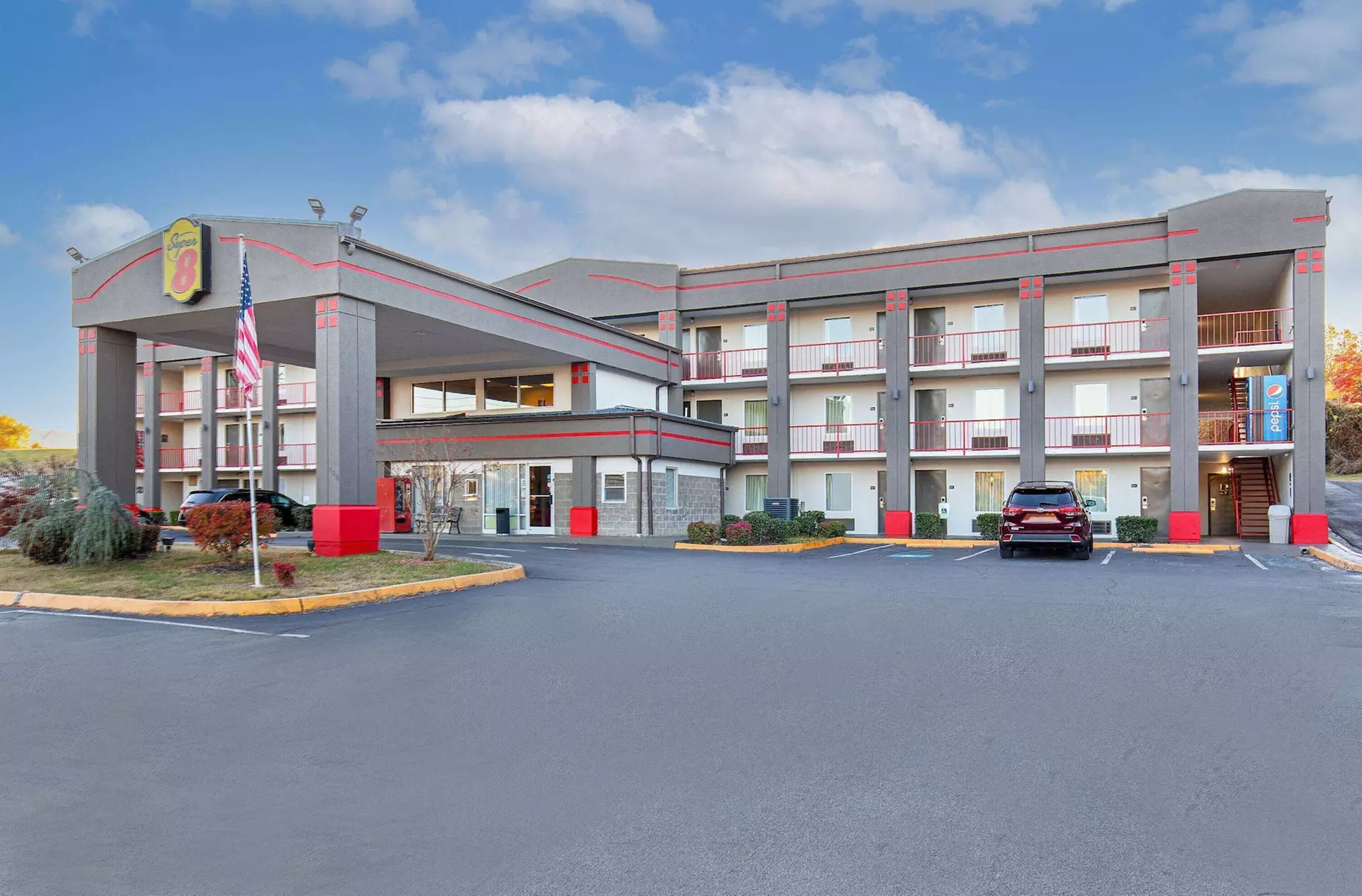 Super 8 by Wyndham Kingsport - Primary Image