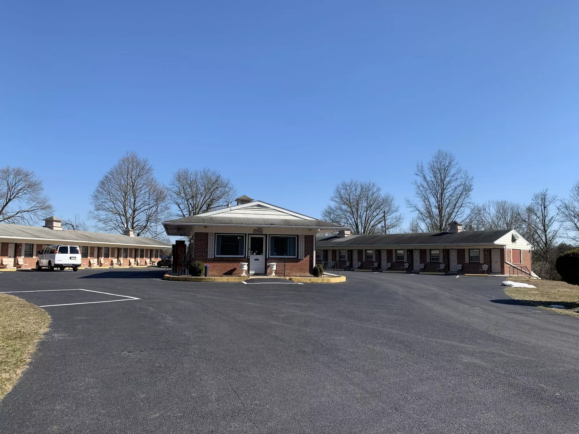 Red Carpet Inn - Primary Image