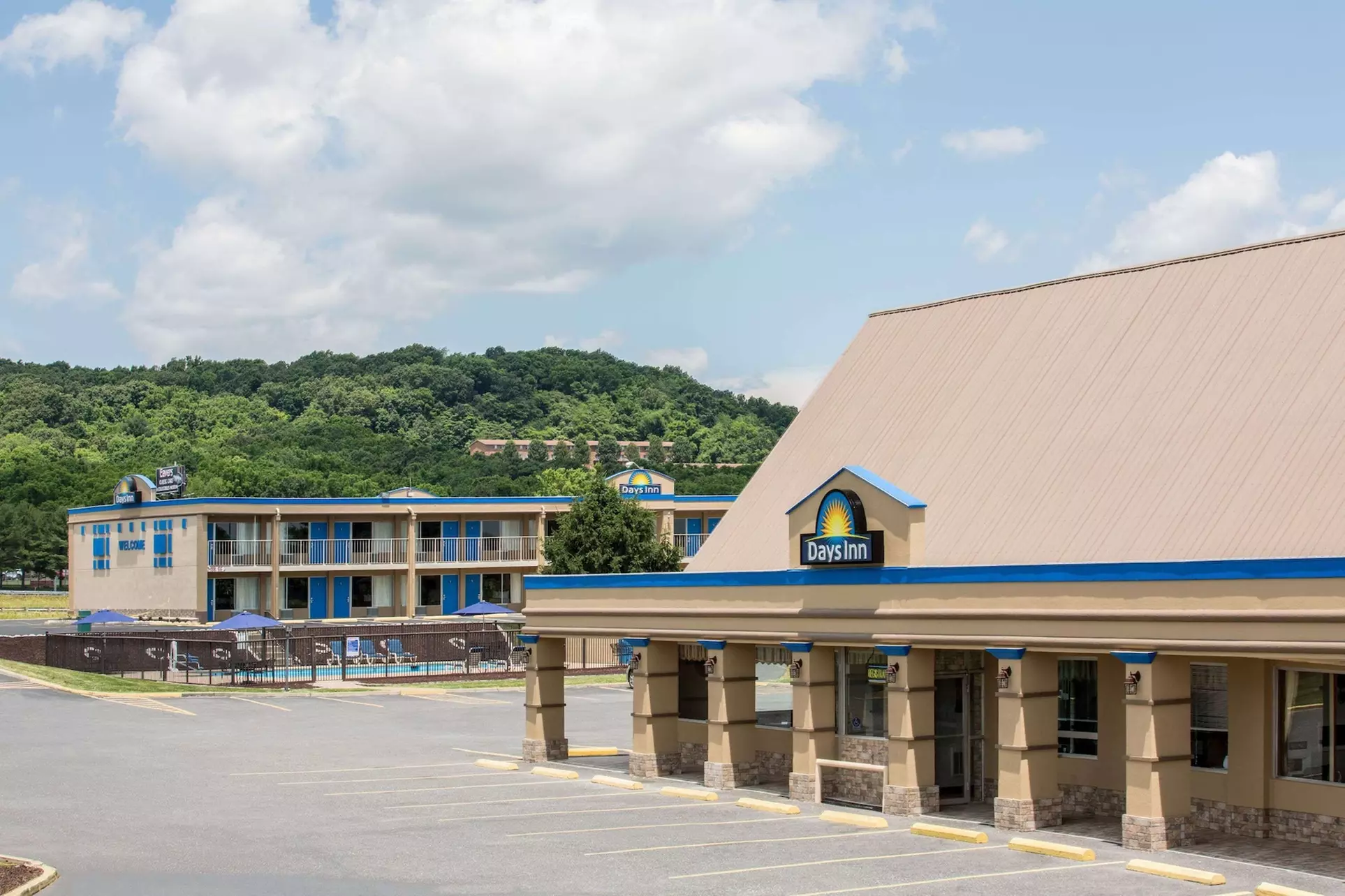 Days Inn by Wyndham Staunton - Primary Image