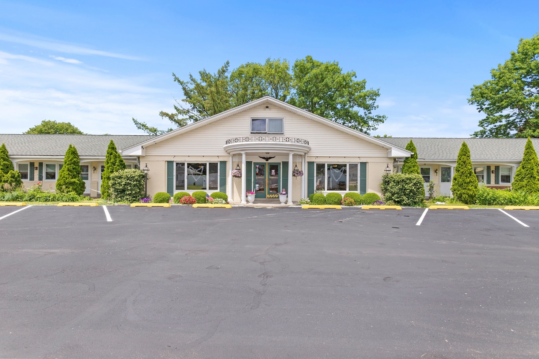 Glass House Inn Erie Near I-90 & I-79