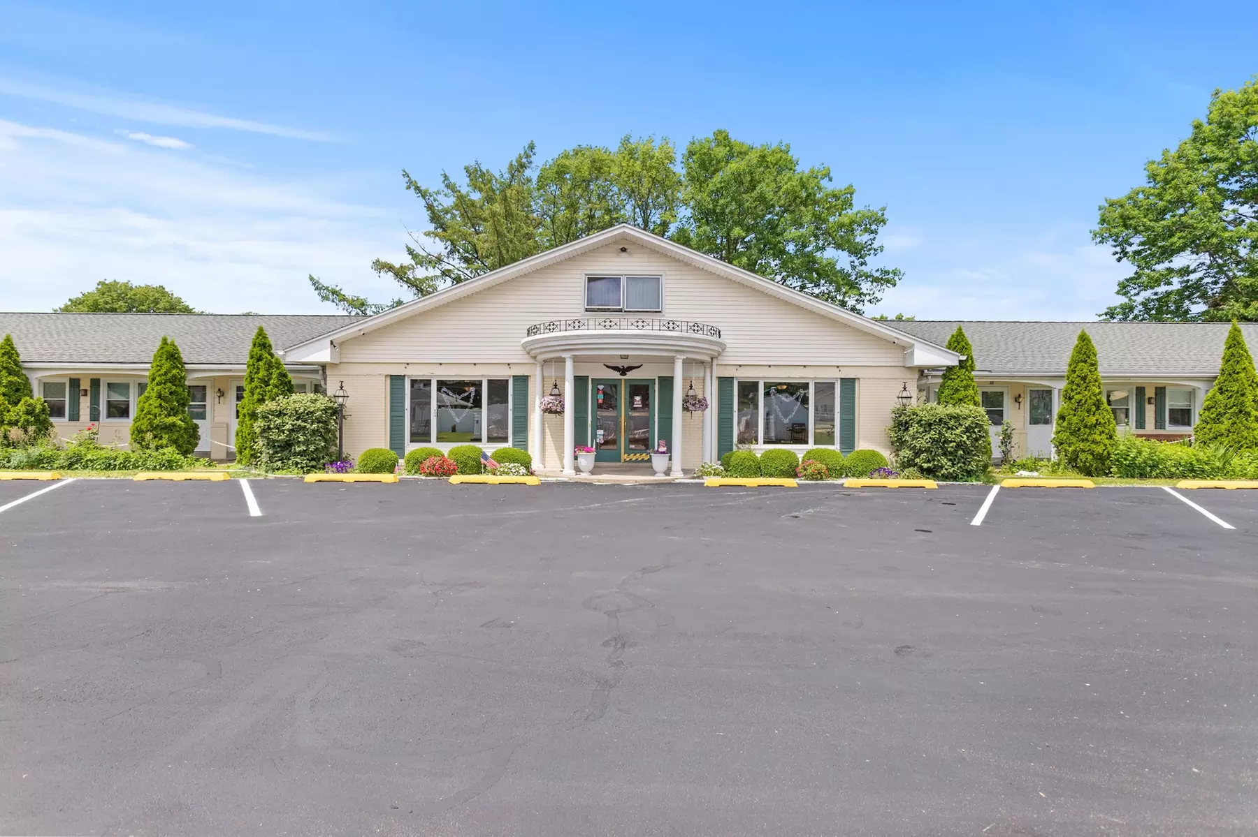 Glass House Inn Erie Near I-90 & I-79 - Primary Image