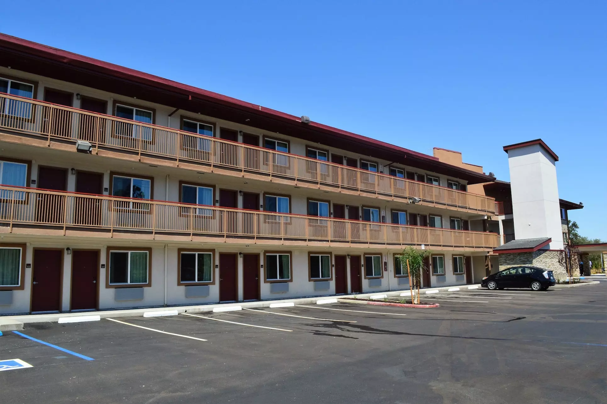 Sacramento Inn & Suites - Primary Image