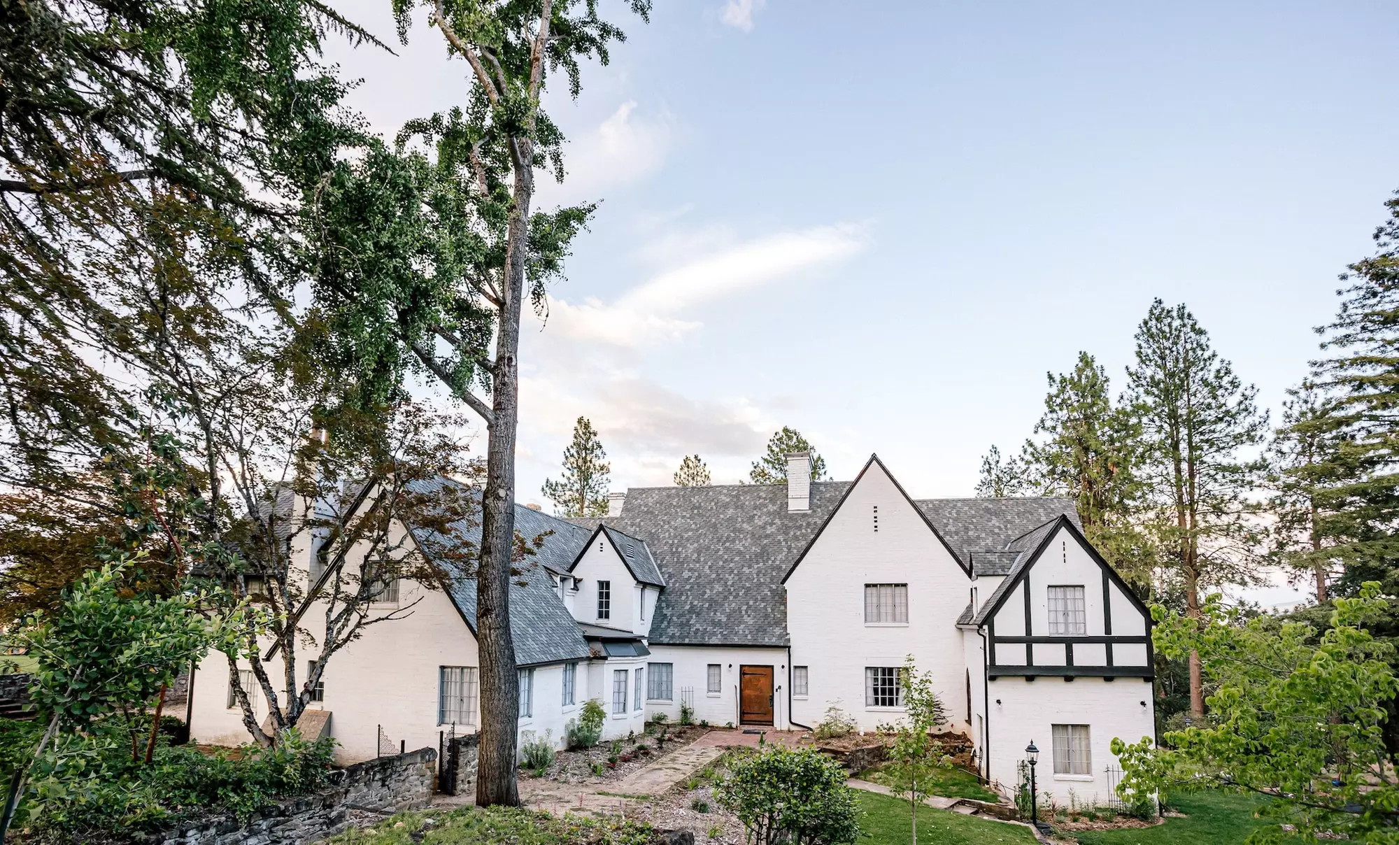 Hummingbird Estate Wine & Suites - Primary Image