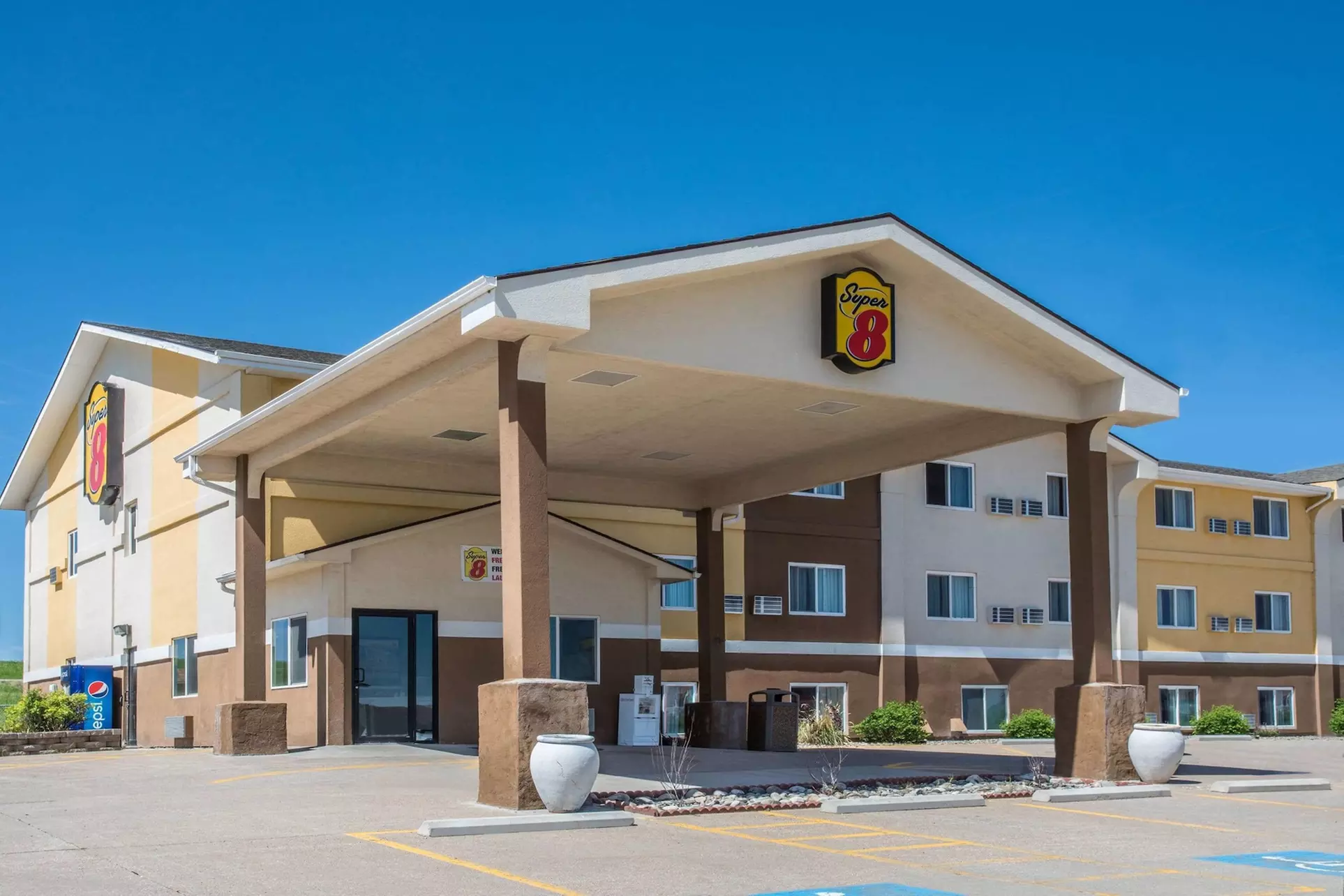 Super 8 by Wyndham Gillette - Primary Image
