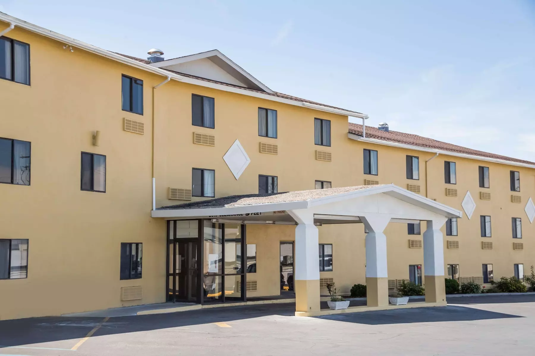 Super 8 by Wyndham Great Falls MT - Primary Image