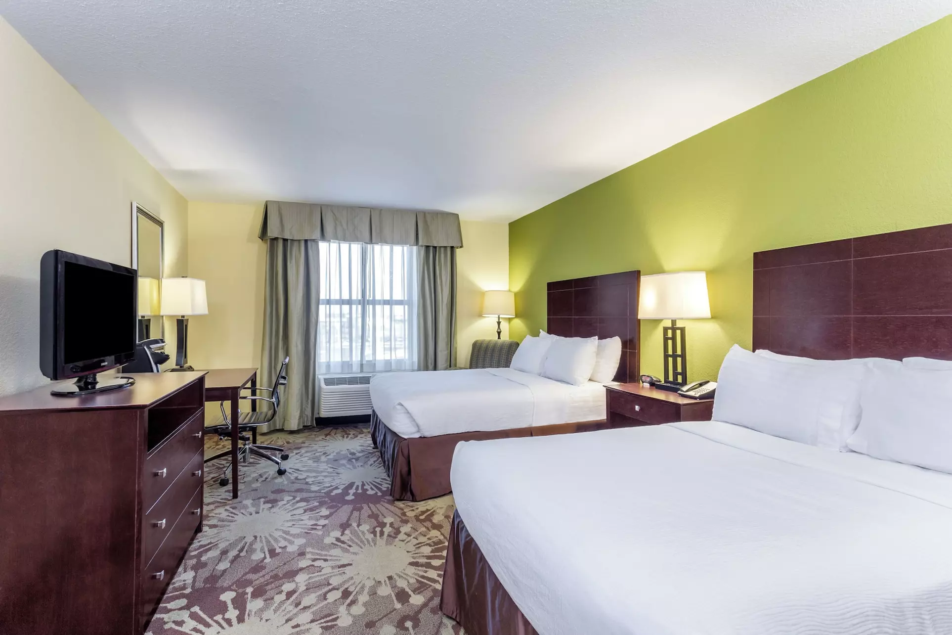 Hotel Gurnee - Primary Image