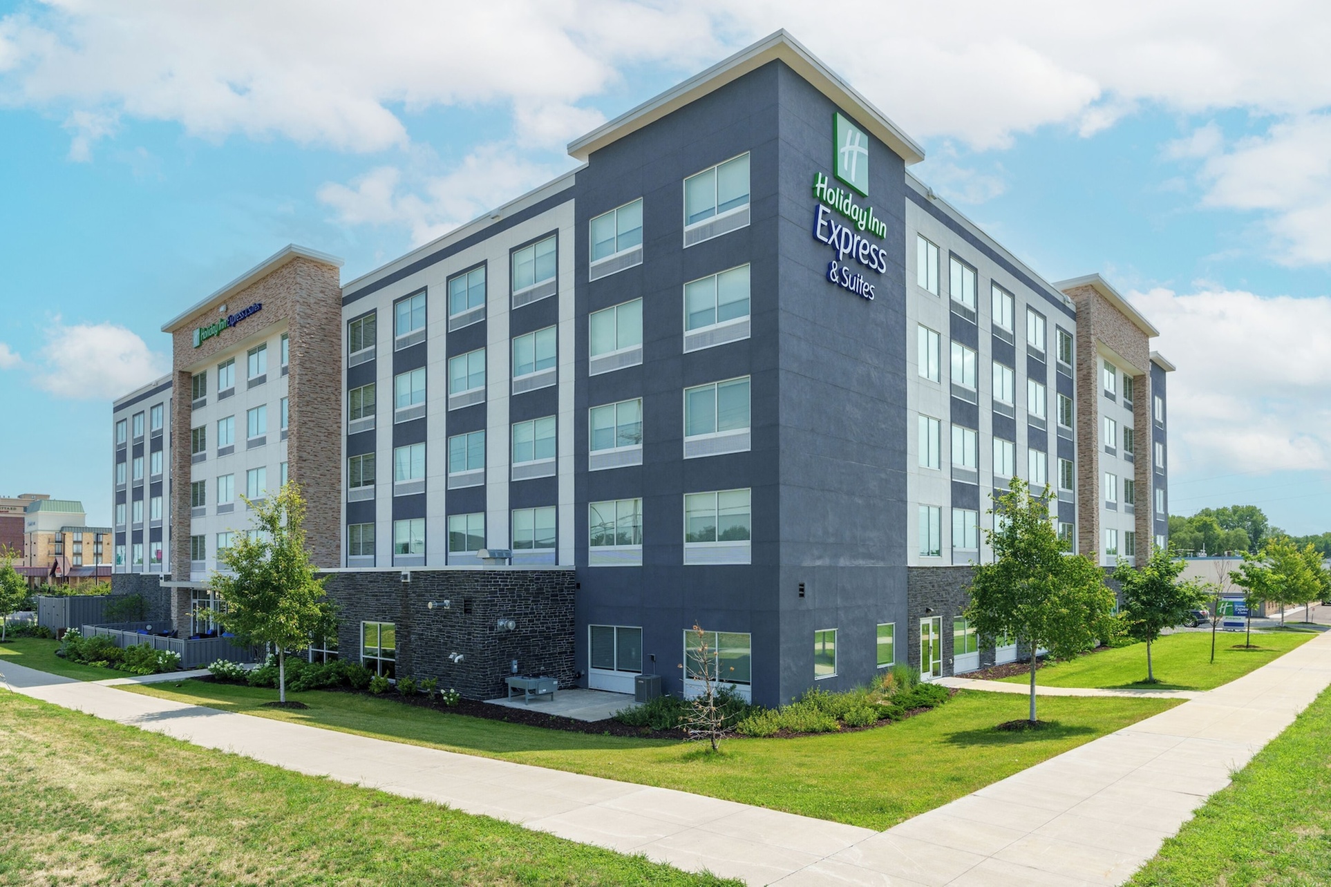 Holiday Inn Express & Suites Mall of America - MSP Airport by IHG