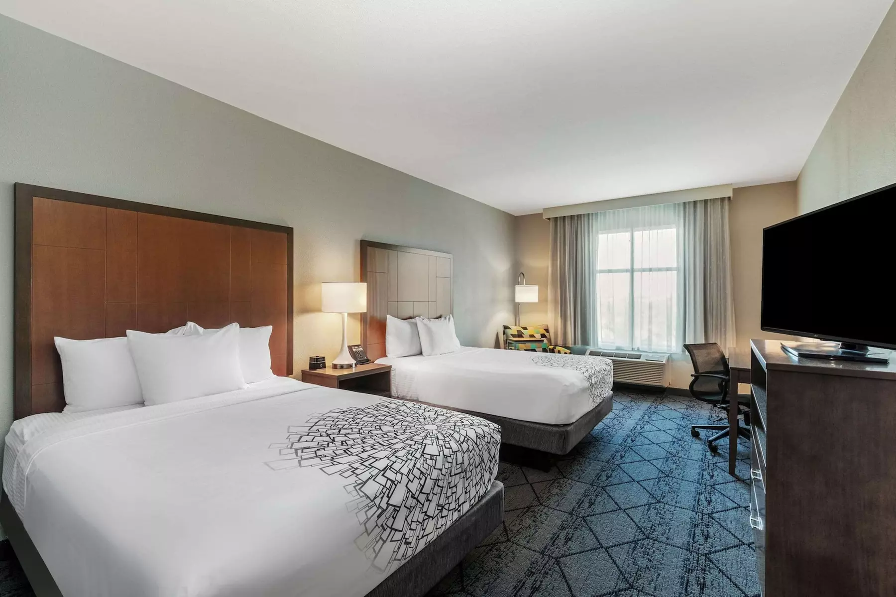 La Quinta Inn & Suites by Wyndham Kansas City Beacon Hill - Primary Image