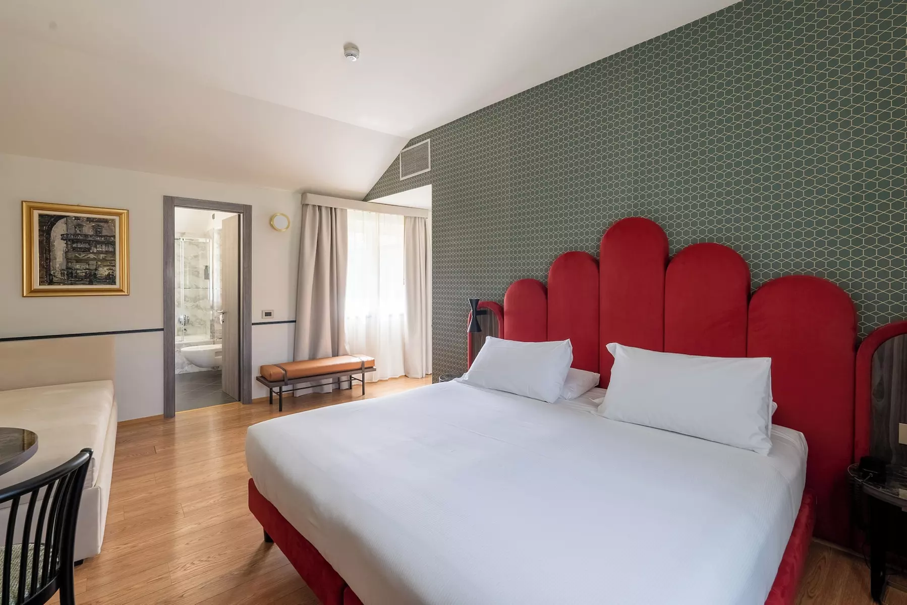 Hotel Regina - Primary Image