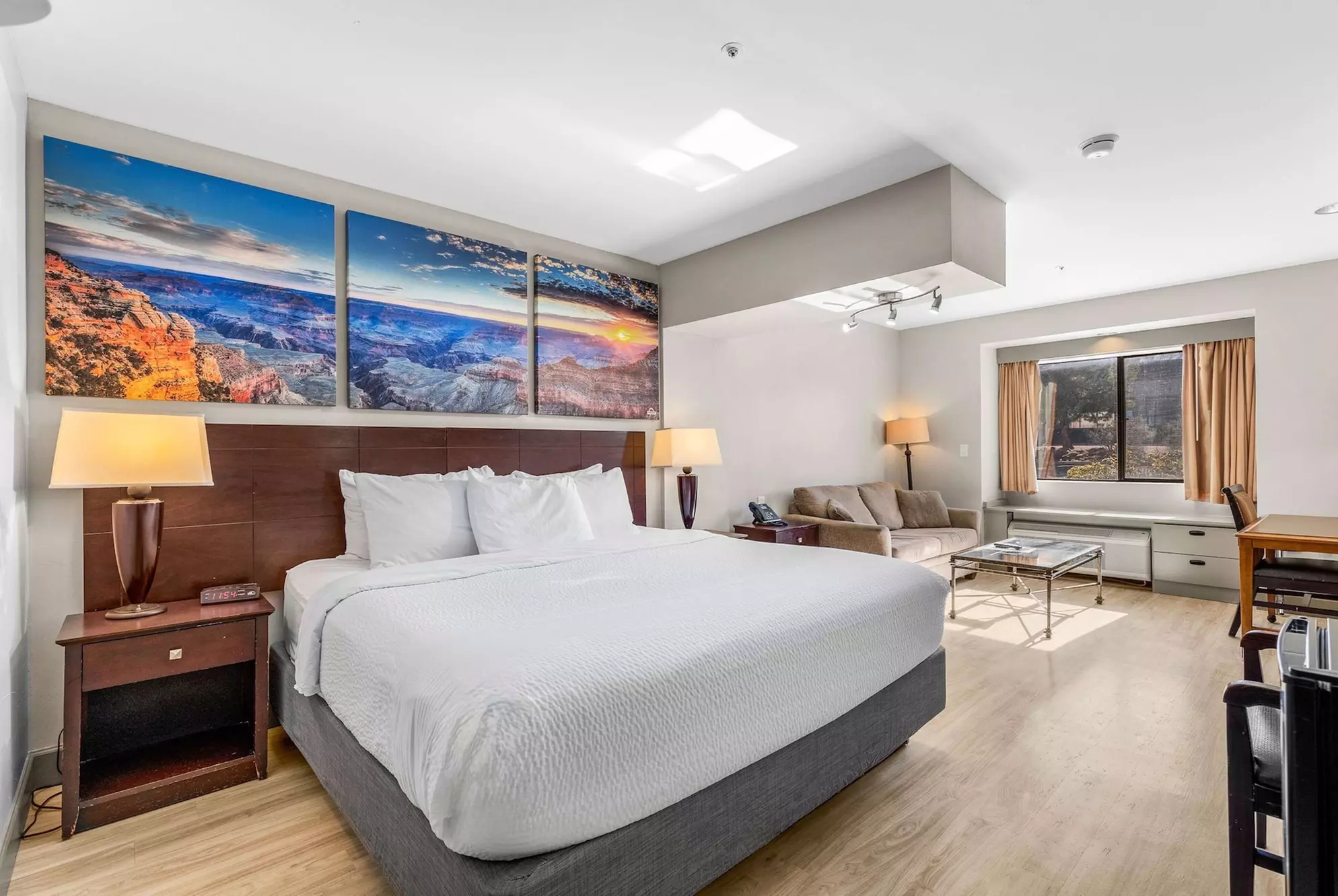 Days Inn by Wyndham Camp Verde Arizona - Primary Image