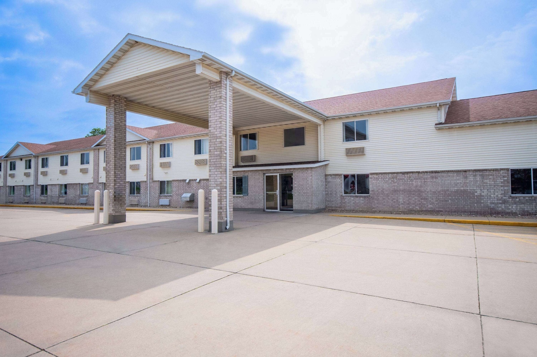 Days Inn by Wyndham Evansdale Waterloo