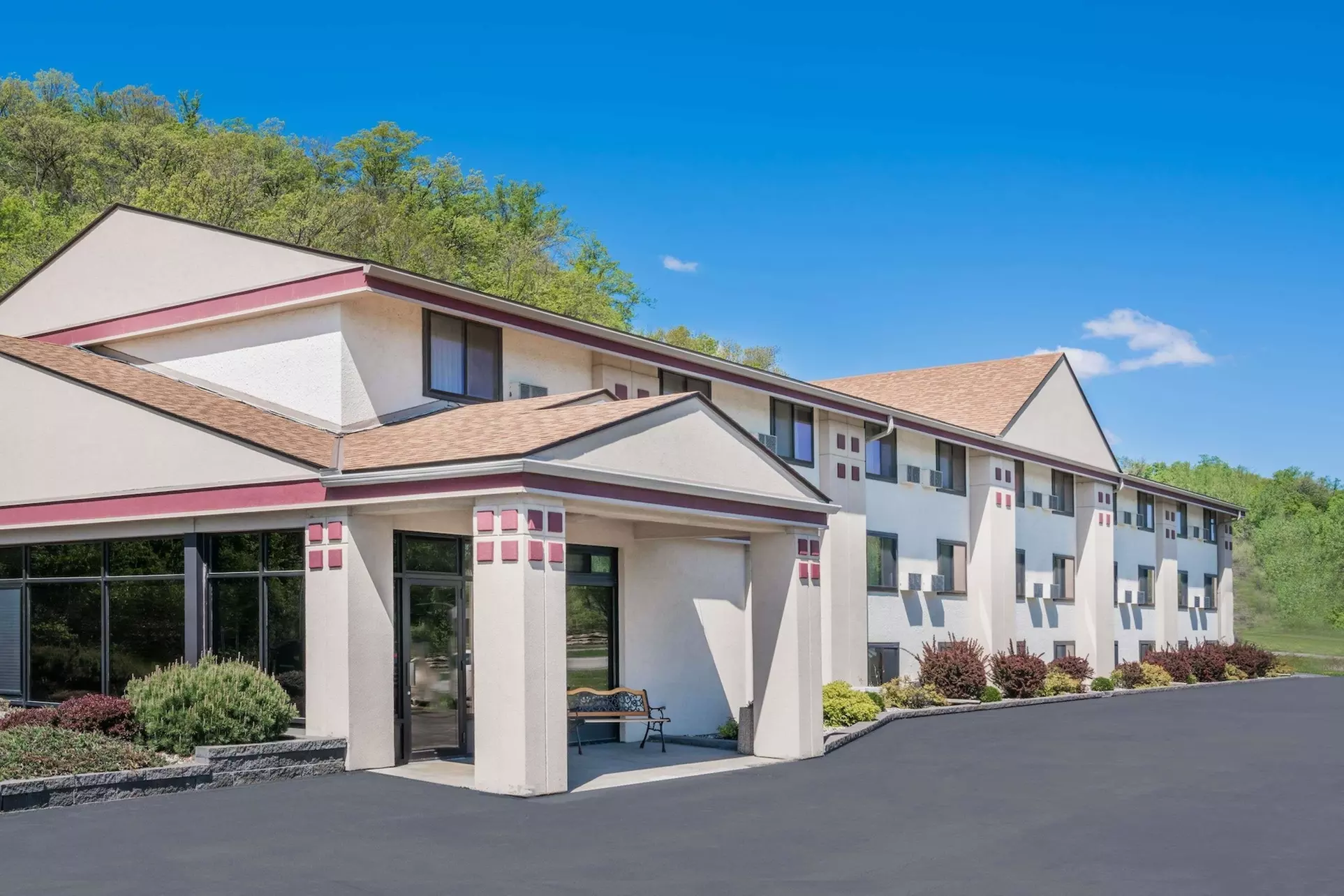 Super 8 by Wyndham Mankato - Primary Image