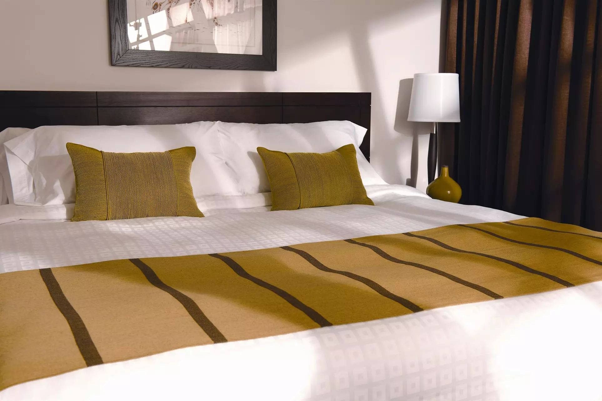 Place Louis Riel Suite Hotel - Primary Image