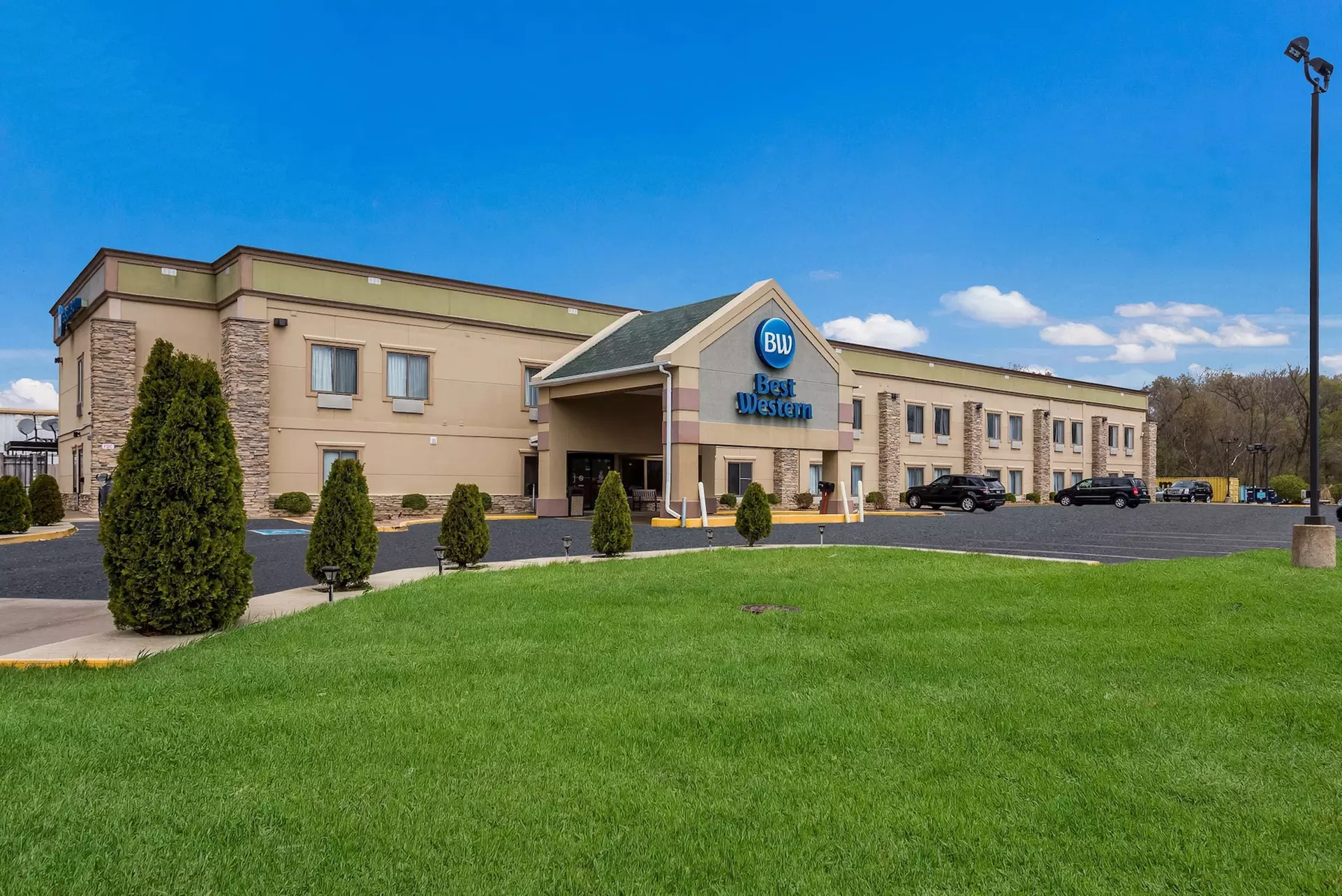 Best Western Crossroads Inn - Primary Image