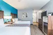 La Quinta Inn & Suites by Wyndham Tomball - Second Medium