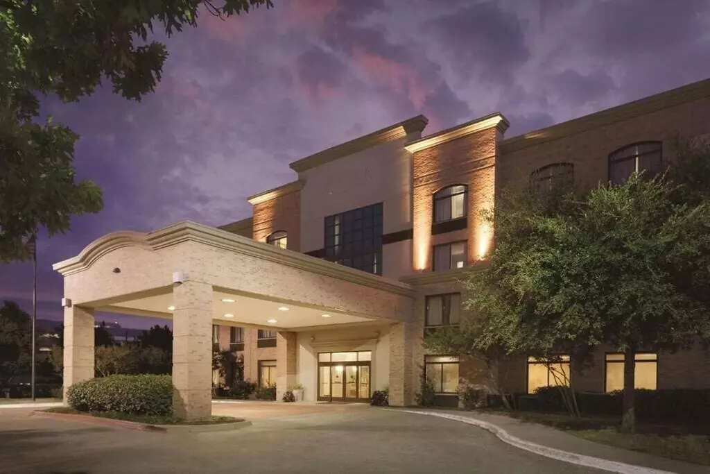 Pace Hotel Addison - Primary Image